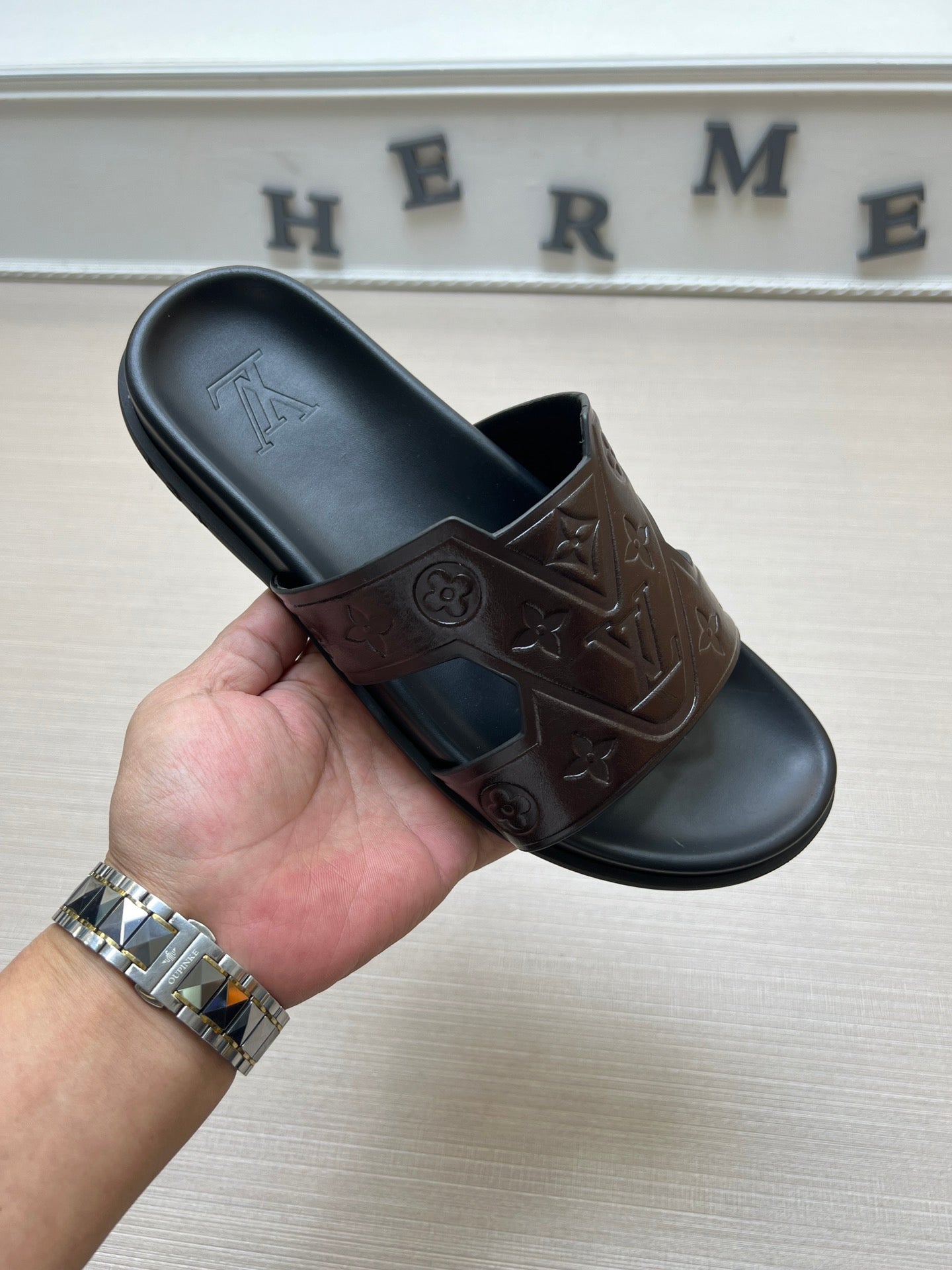 54E67ZDE Stylish slippers