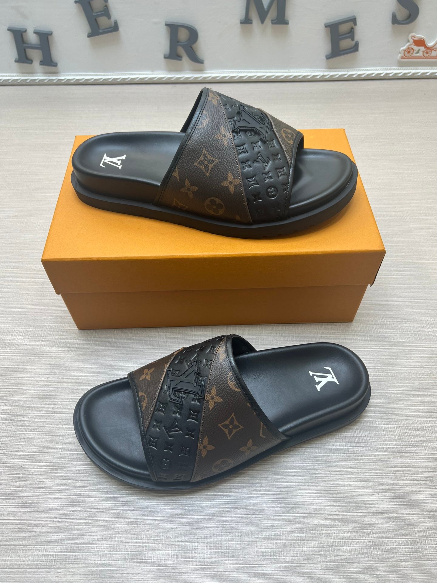 54E2ZDE Stylish slippers