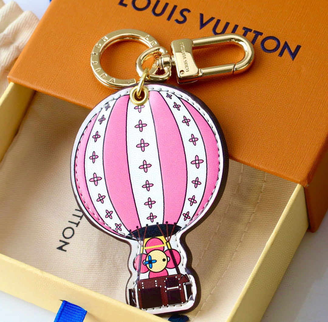 3RE21ADE Stylish key closure