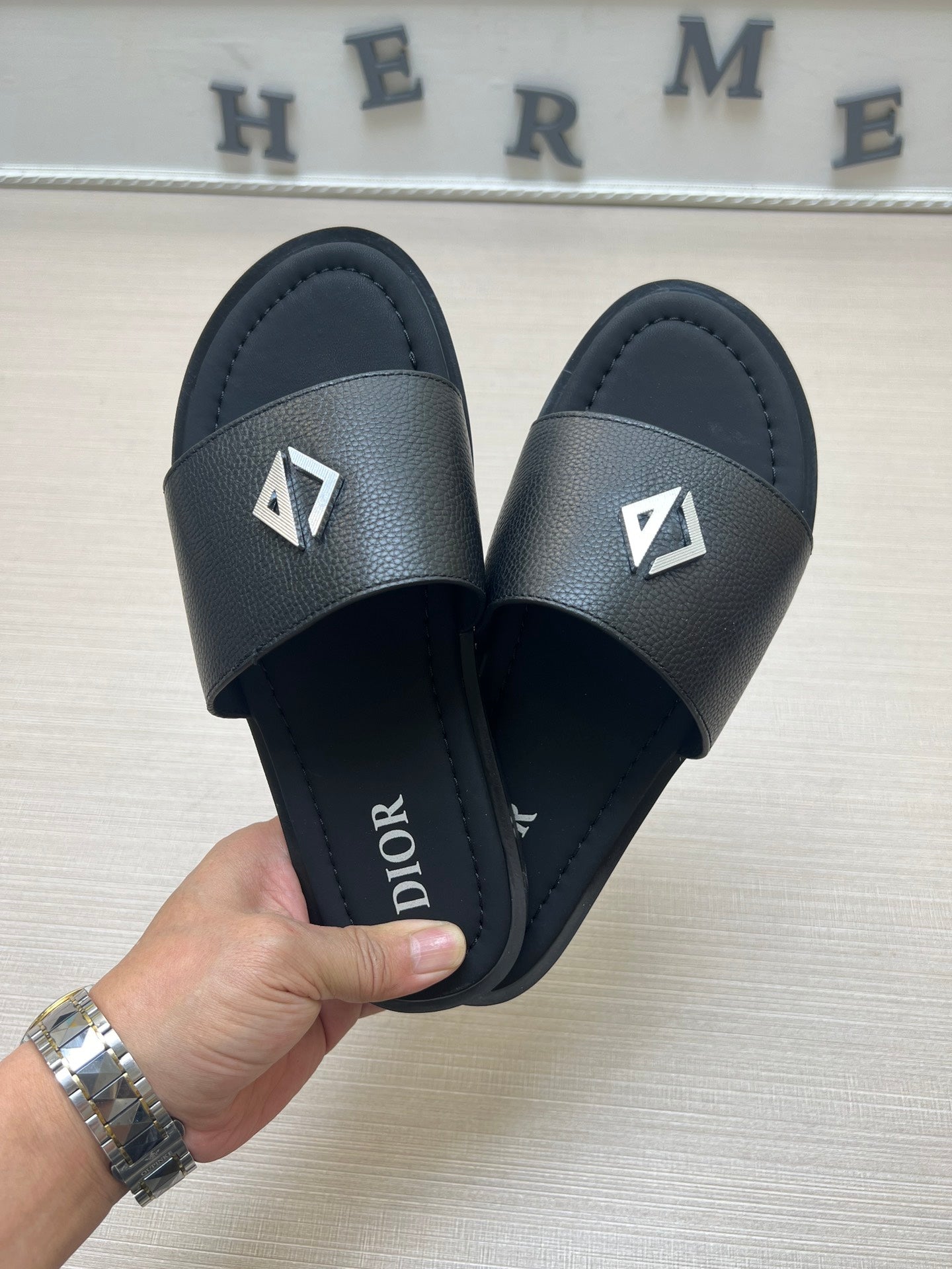 54D77ZDE Stylish slippers