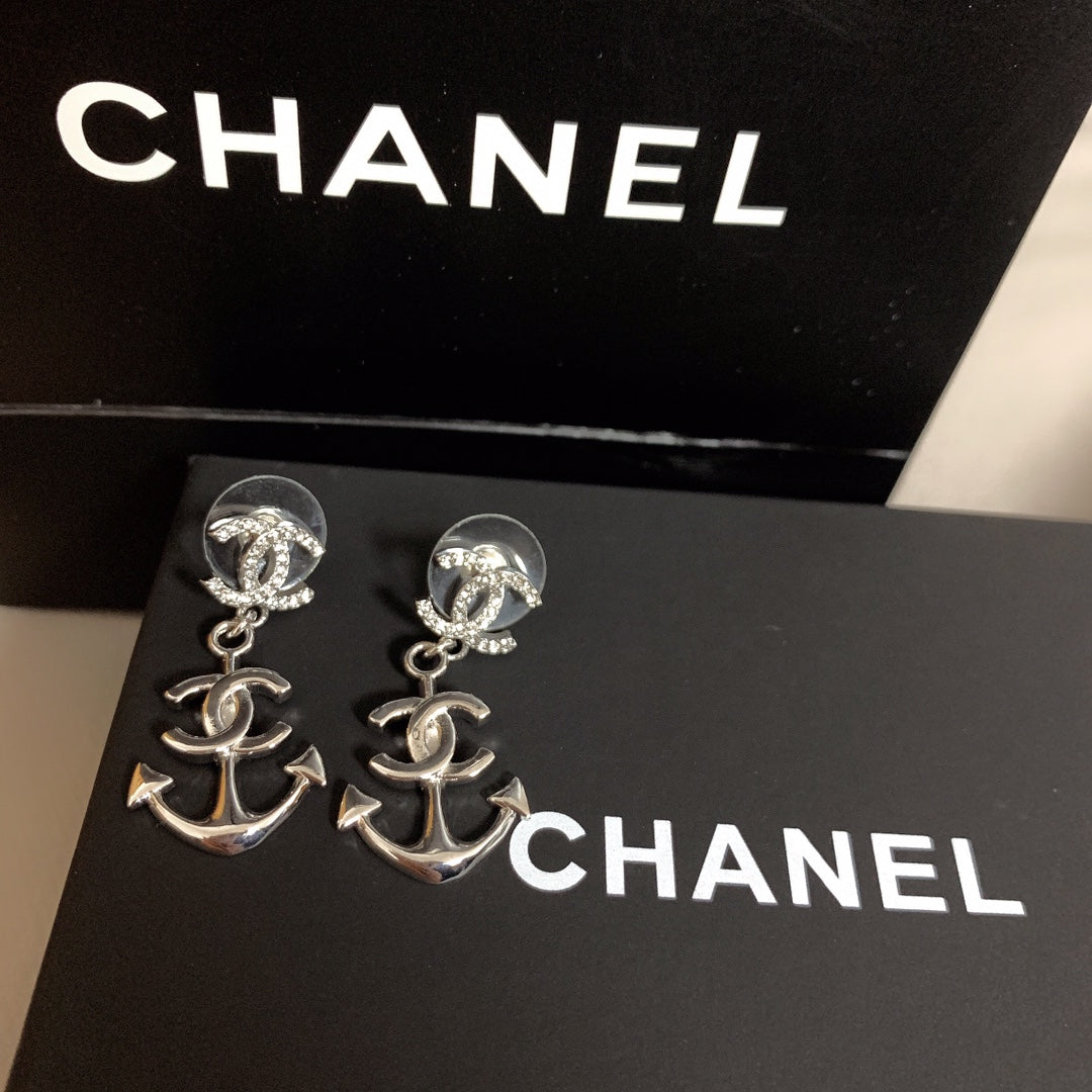 14C86EDE Stylish Earrings