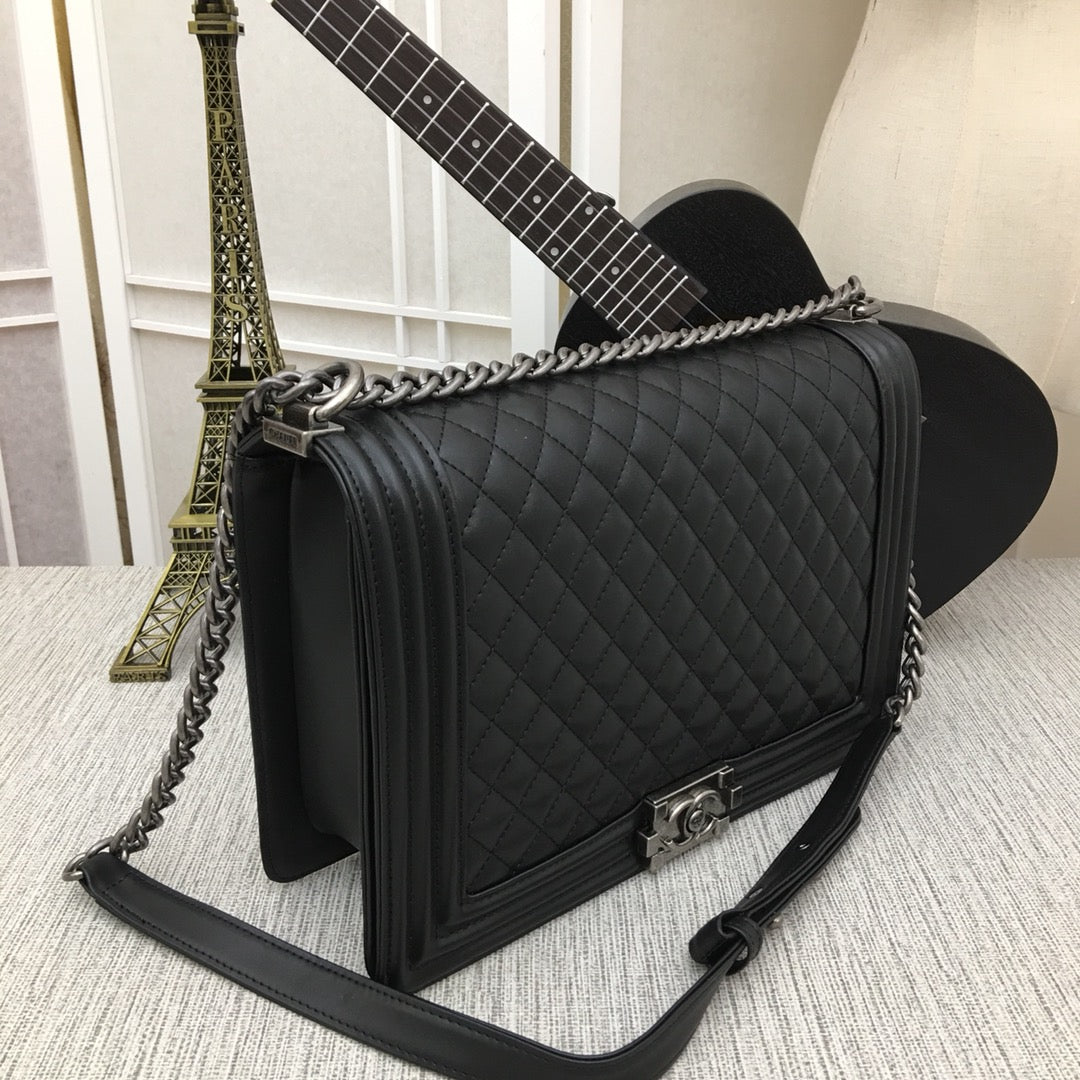5C60BDE Stylish leather bag