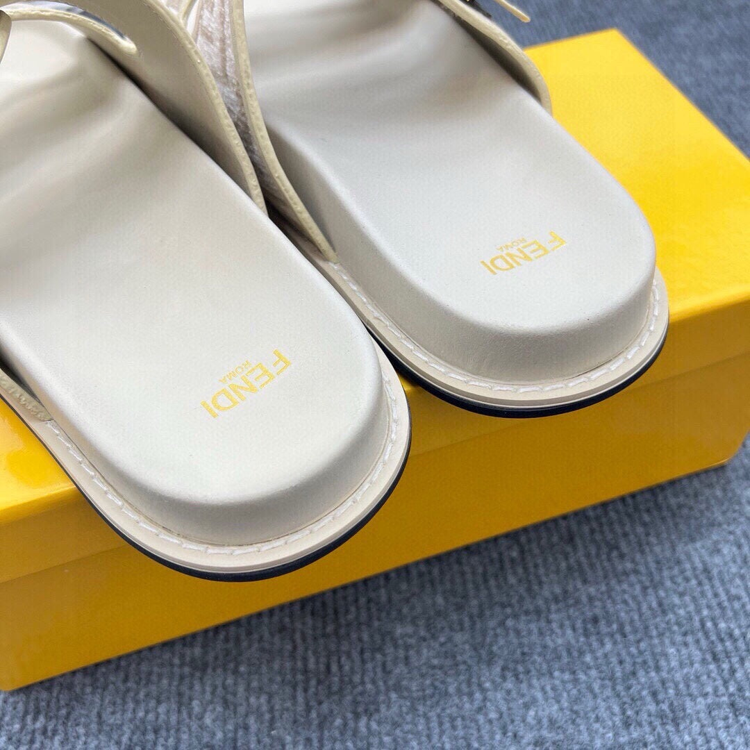 54F38ZDE Stylish slippers