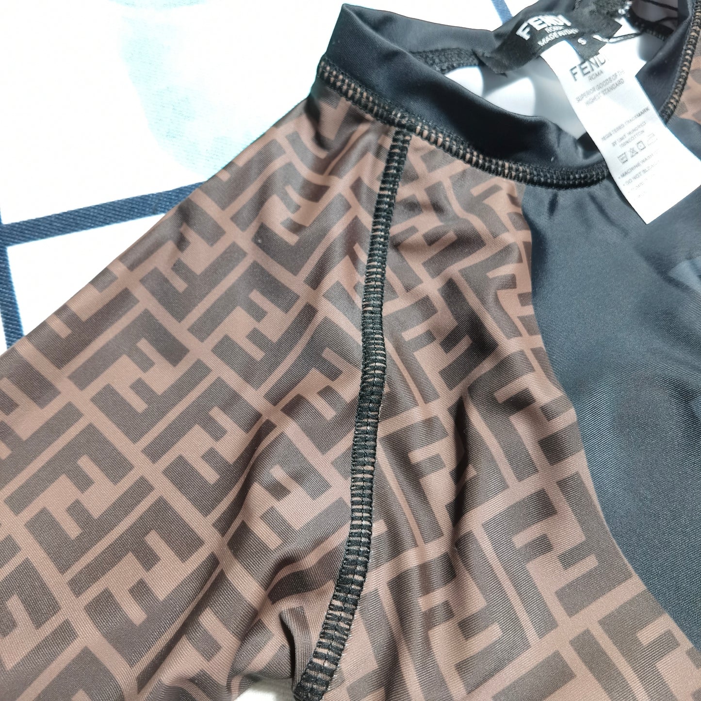 14F63YDE Stylish Long sleeve swimsuit