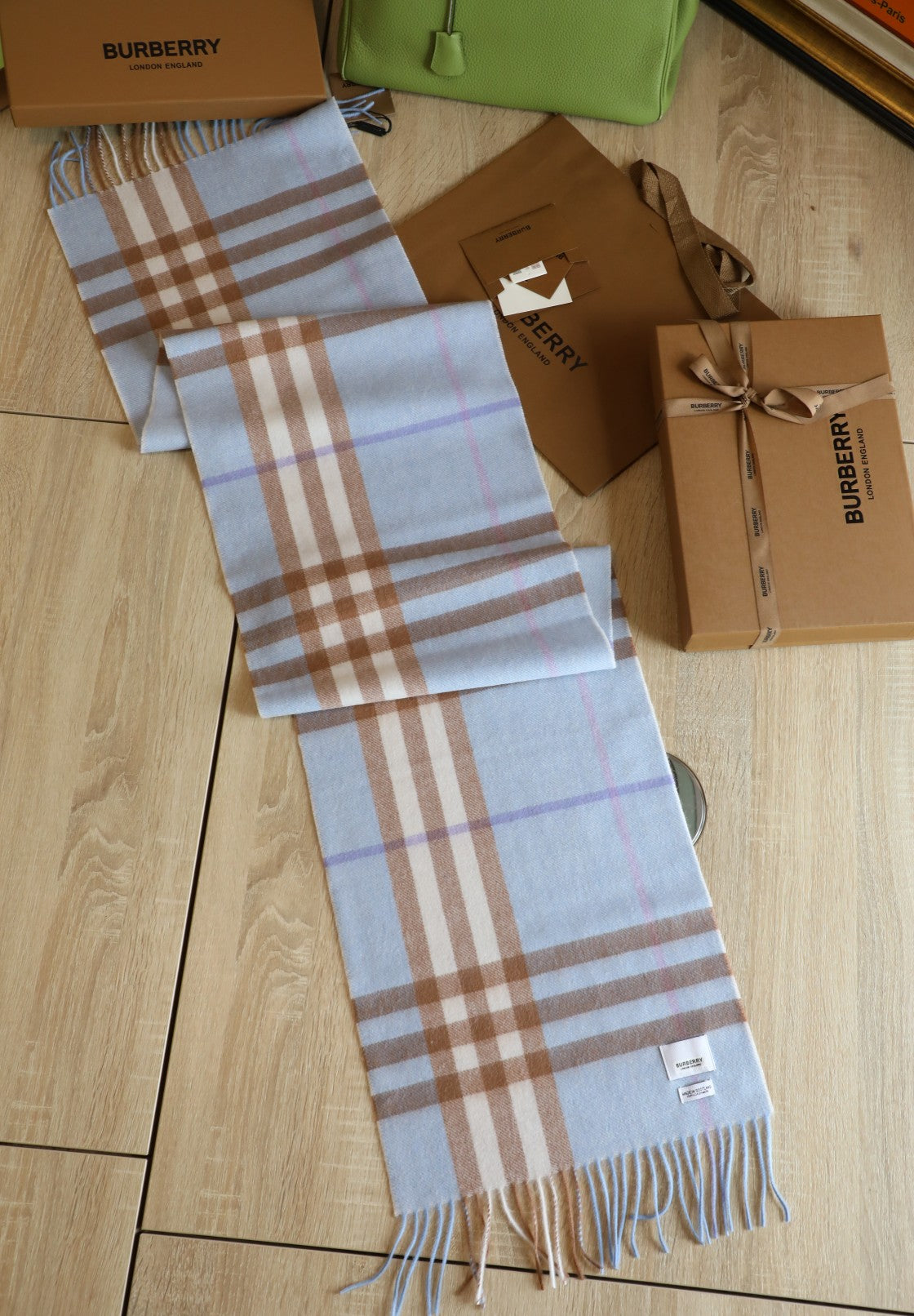 185ZR2WDE Stylish Winter Scarves