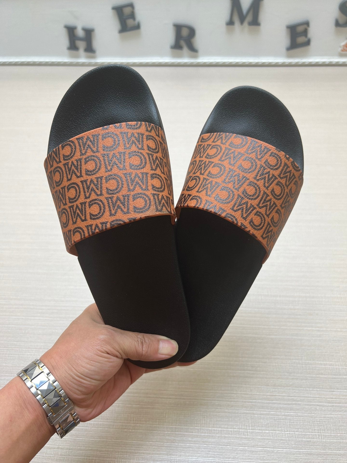 54M45ZDE Stylish slippers