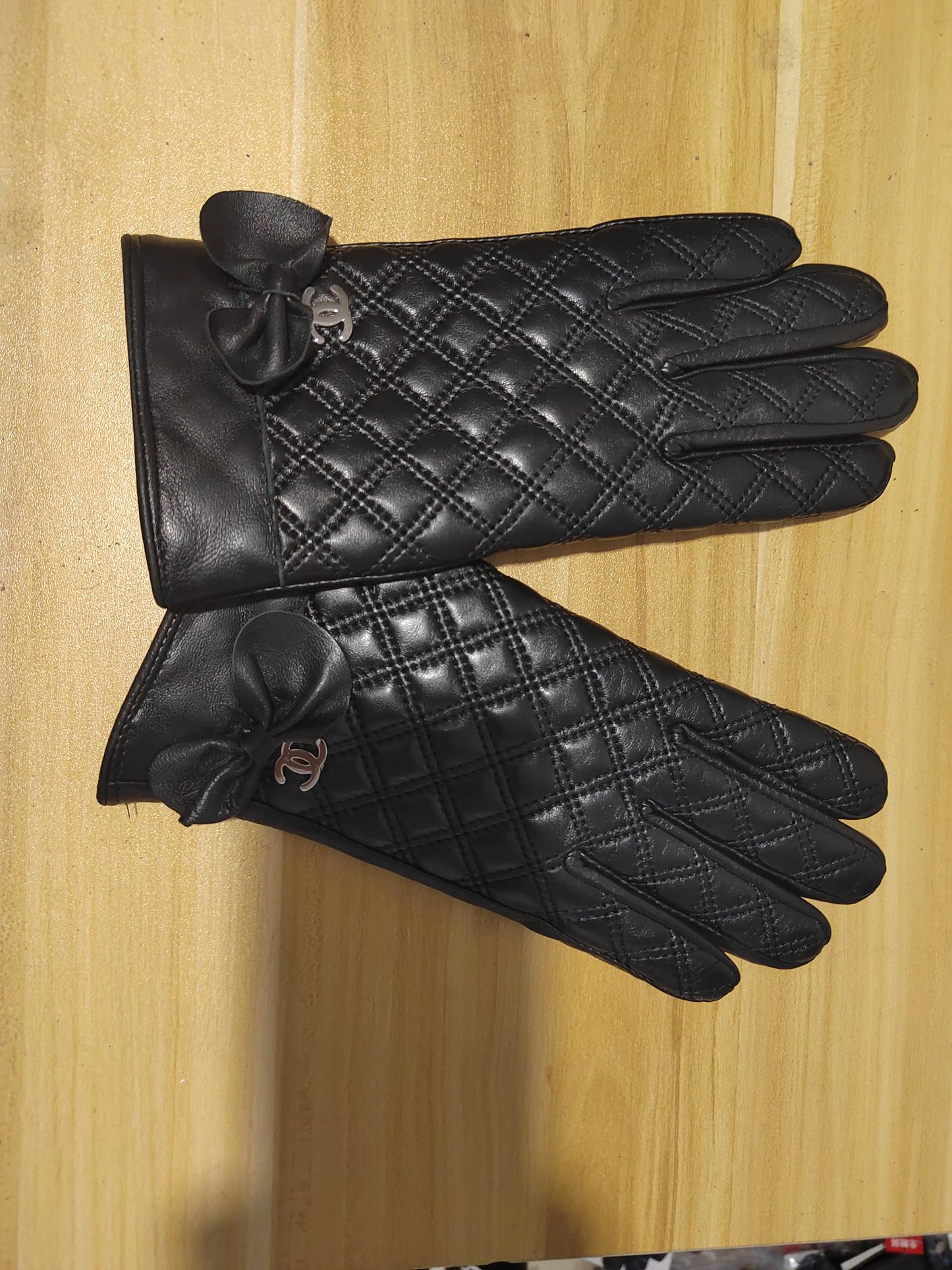 24C79SDE Stylish gloves