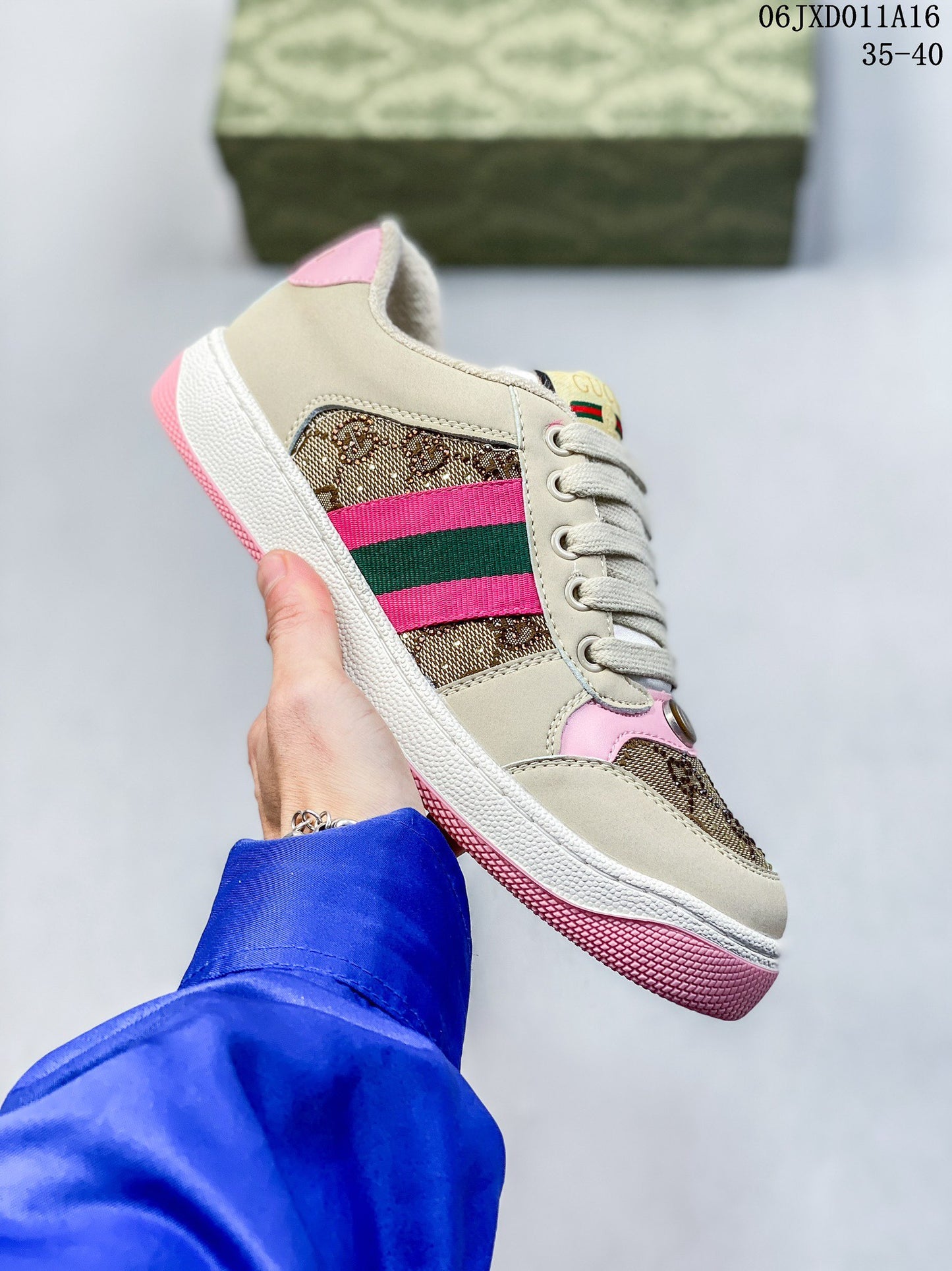 4YB60ZDE Stylish Sneakers