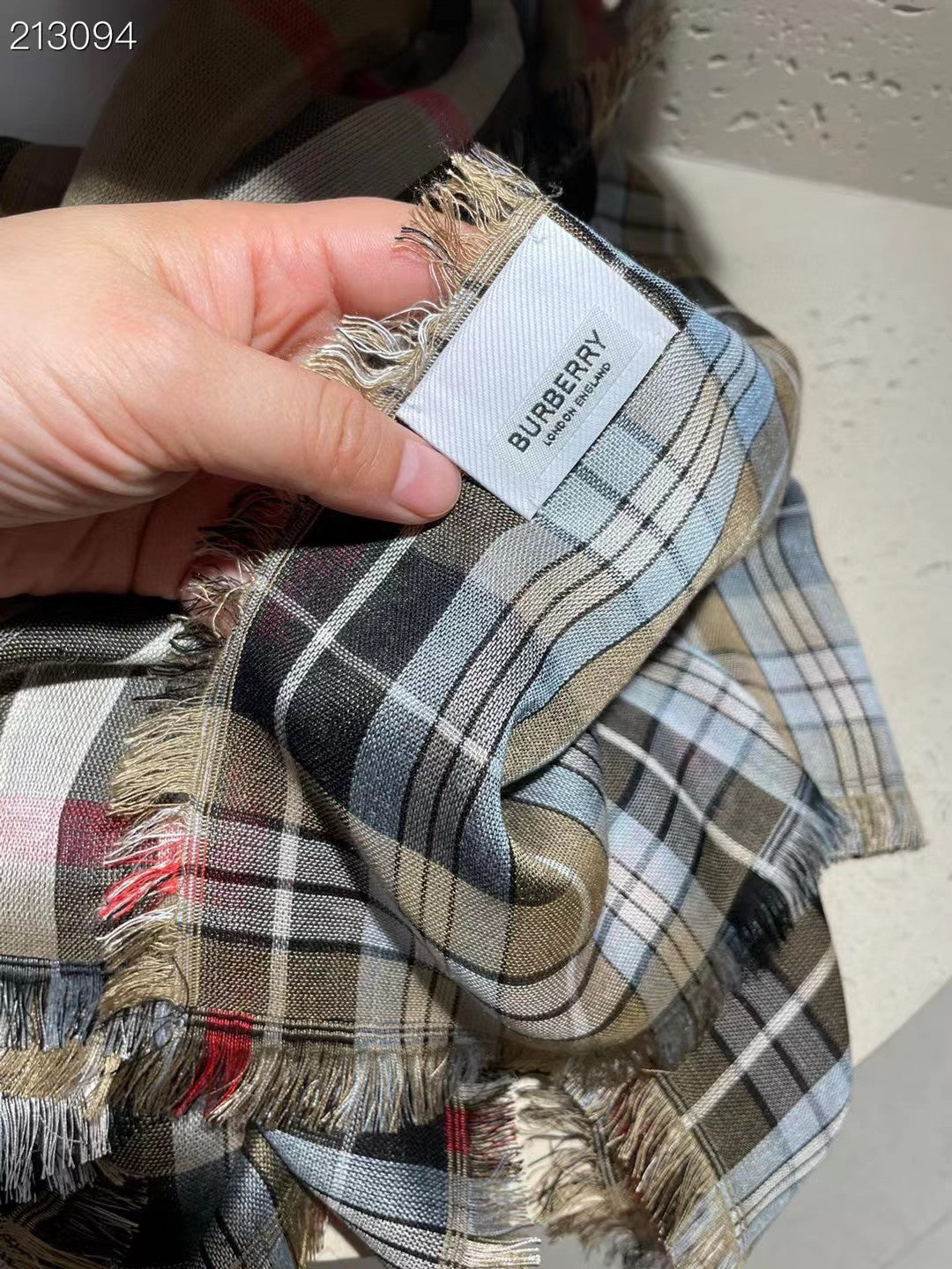 175RR9WDE Stylish Winter Scarves