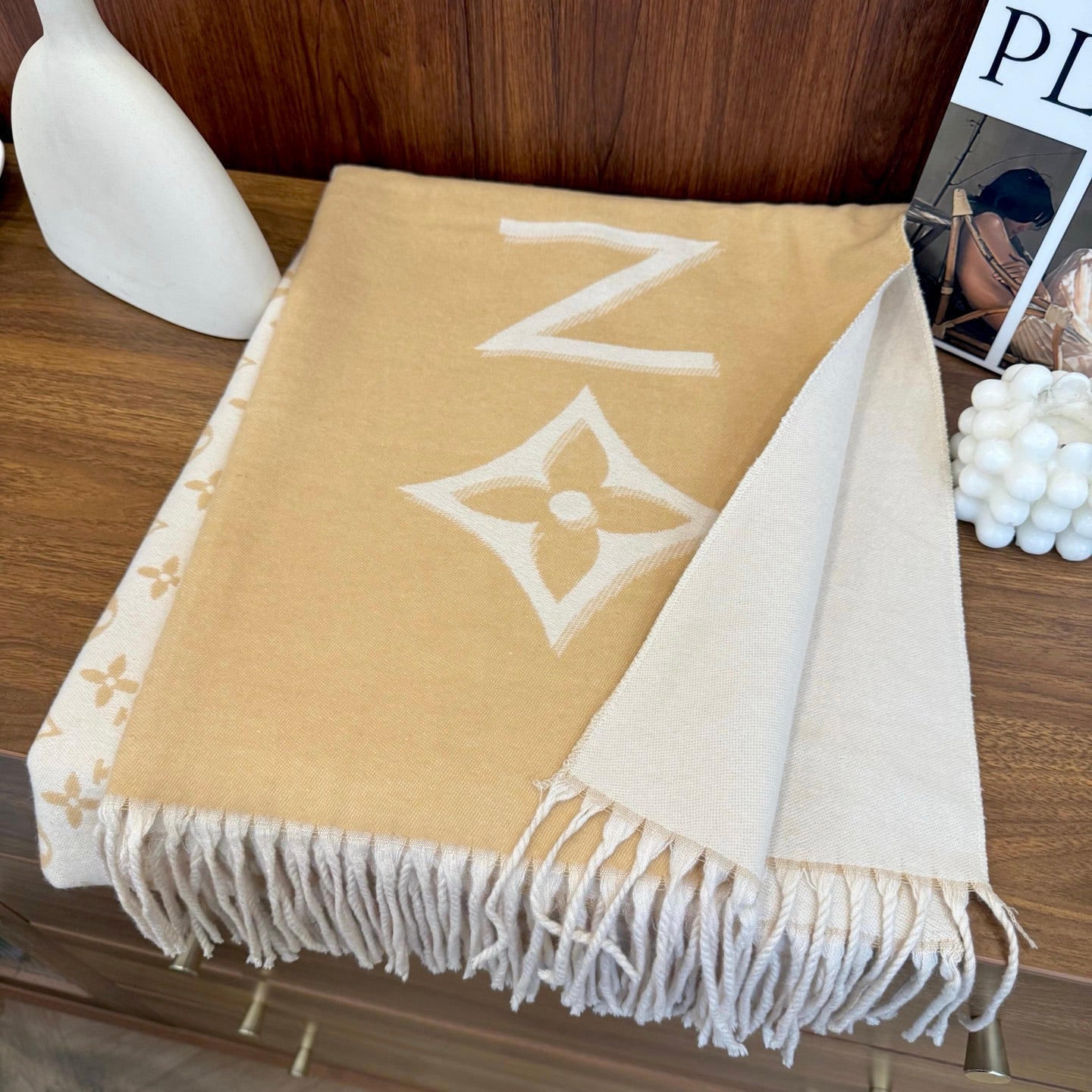 185ZE71WDE Stylish Winter Scarves