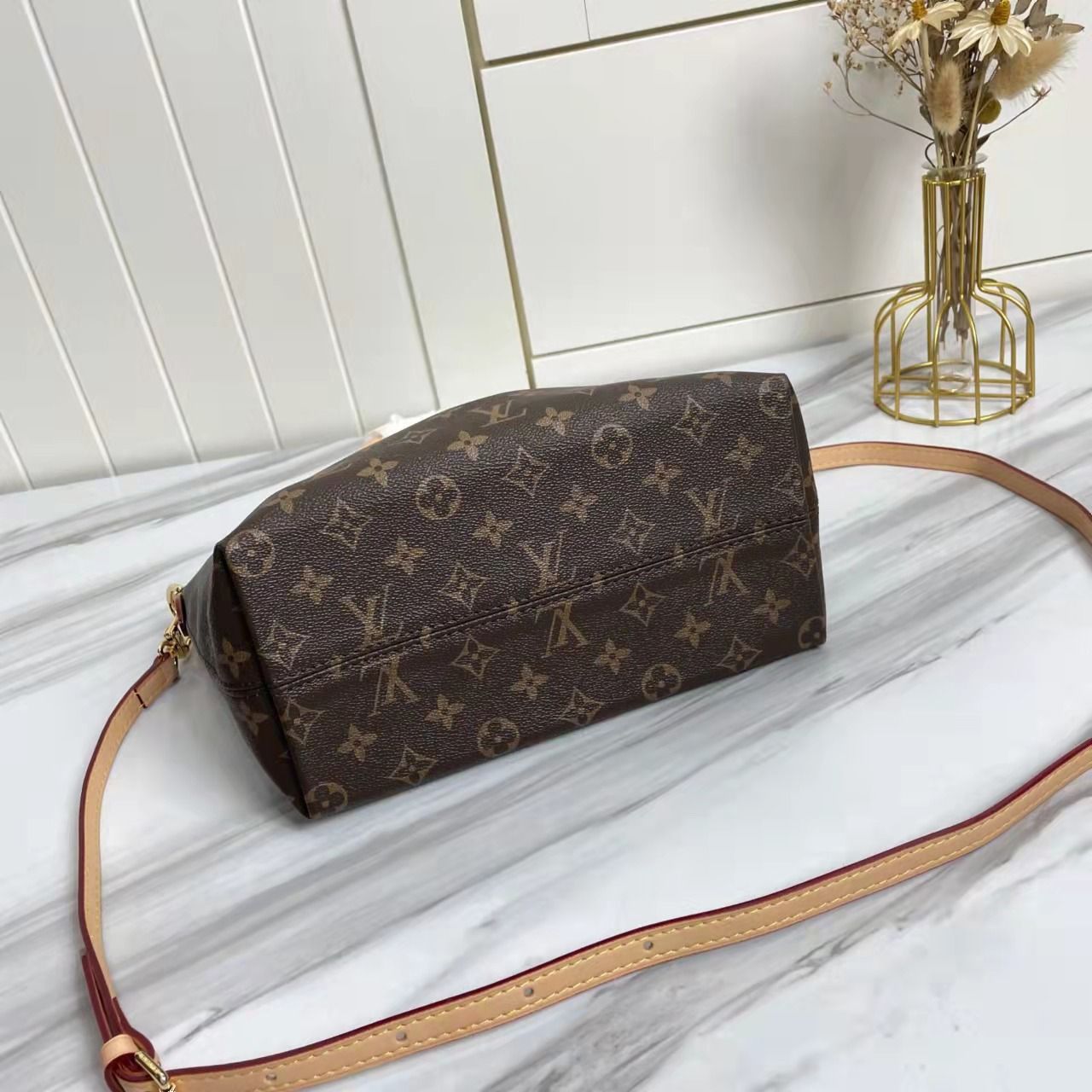 2EE1BDE Stylish leather bag