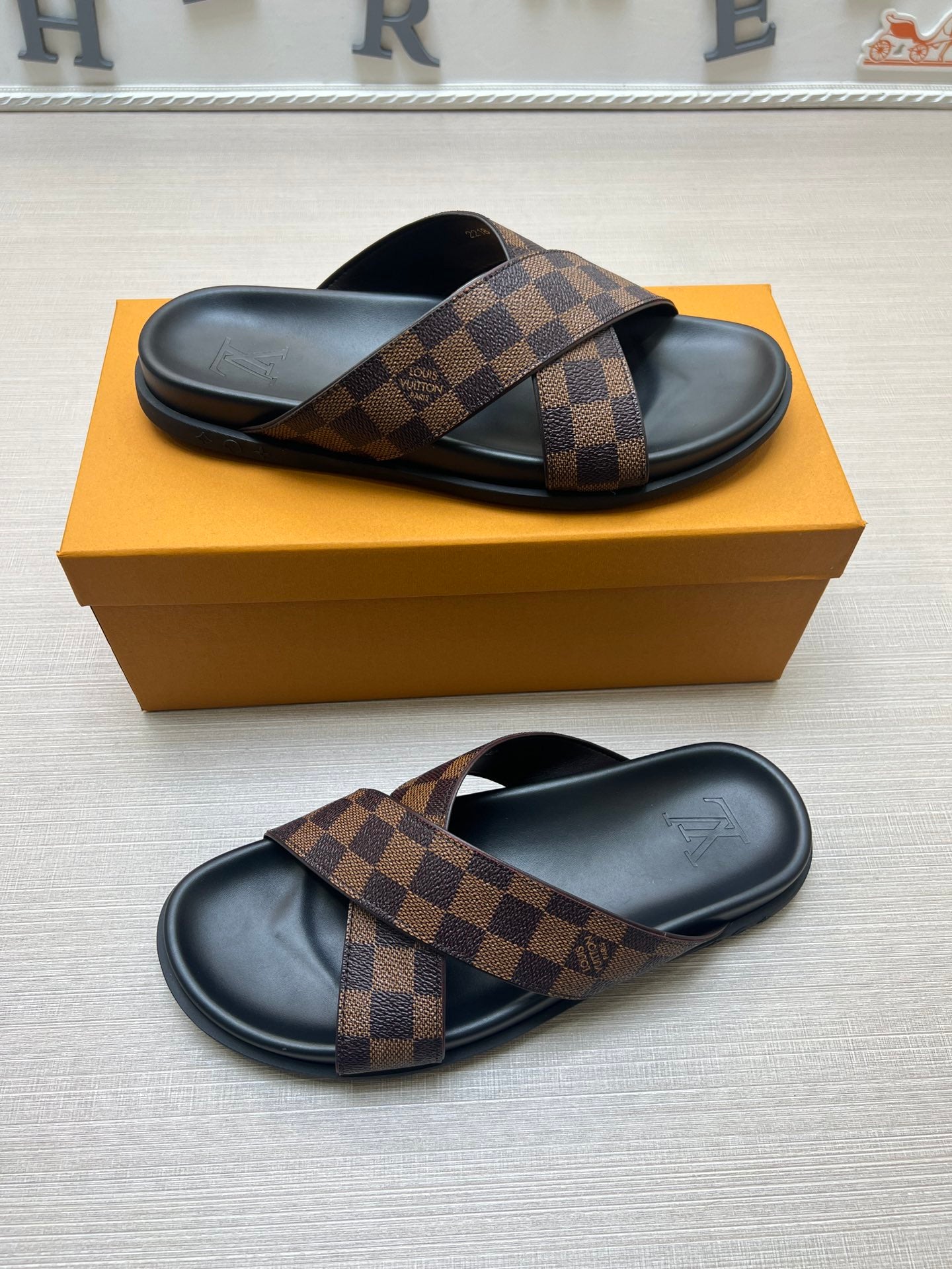 54E60ZDE Stylish slippers