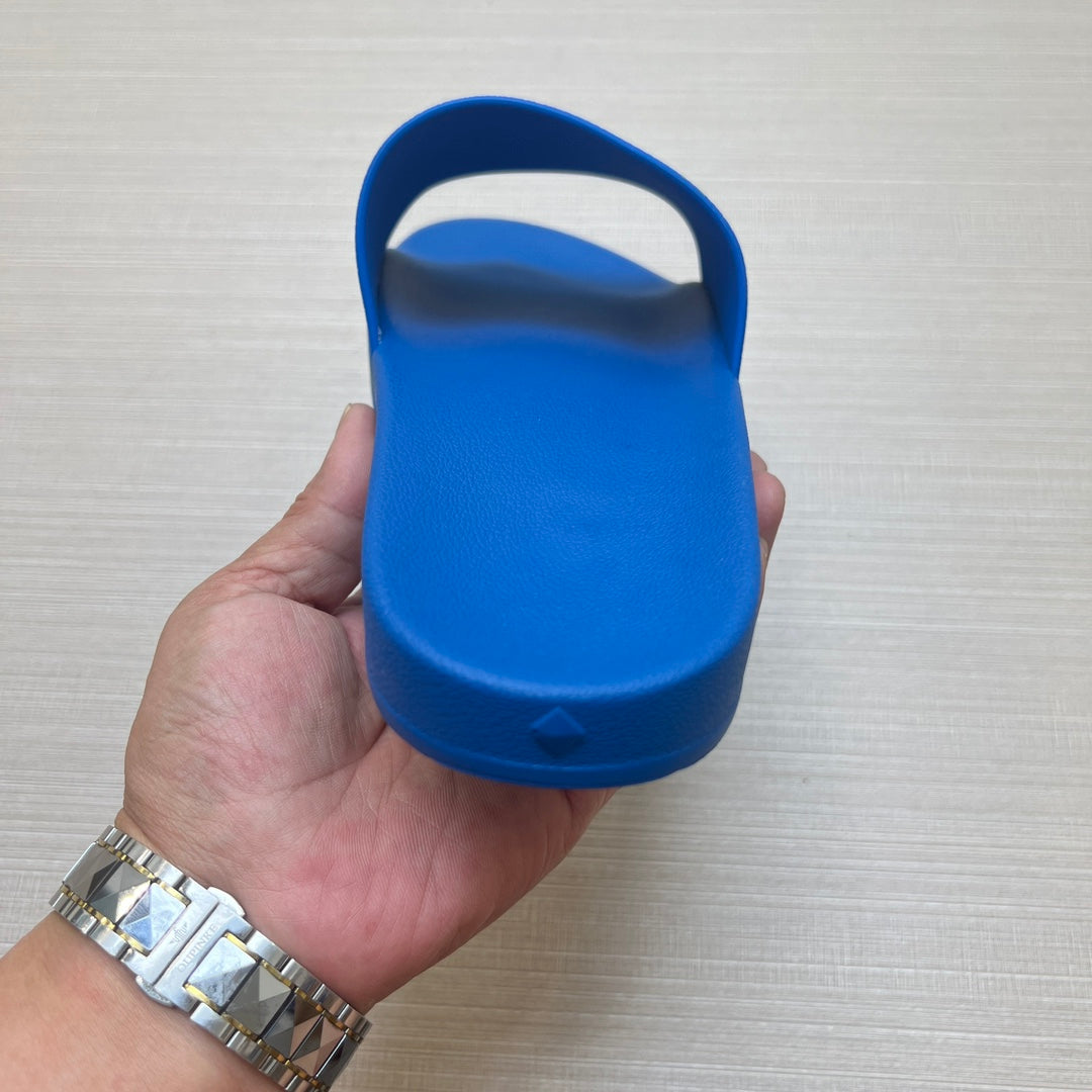 54M47ZDE Stylish slippers