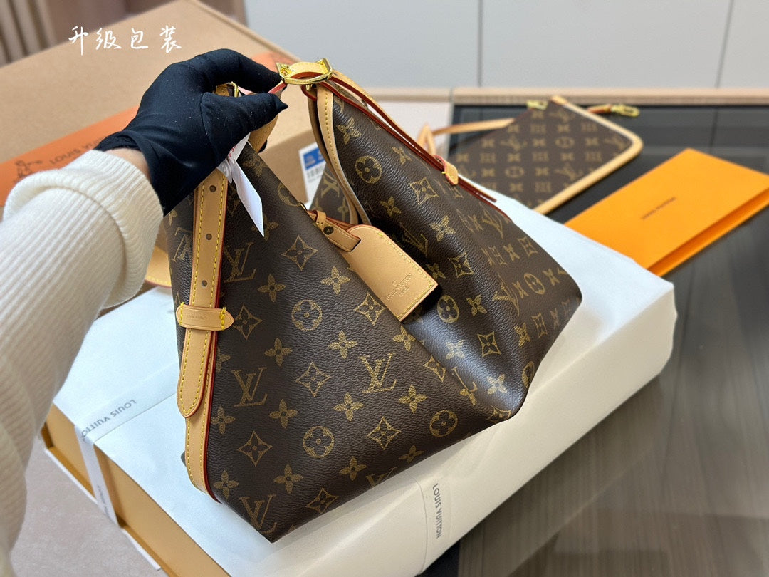 6XE243BDE Stylish leather bag