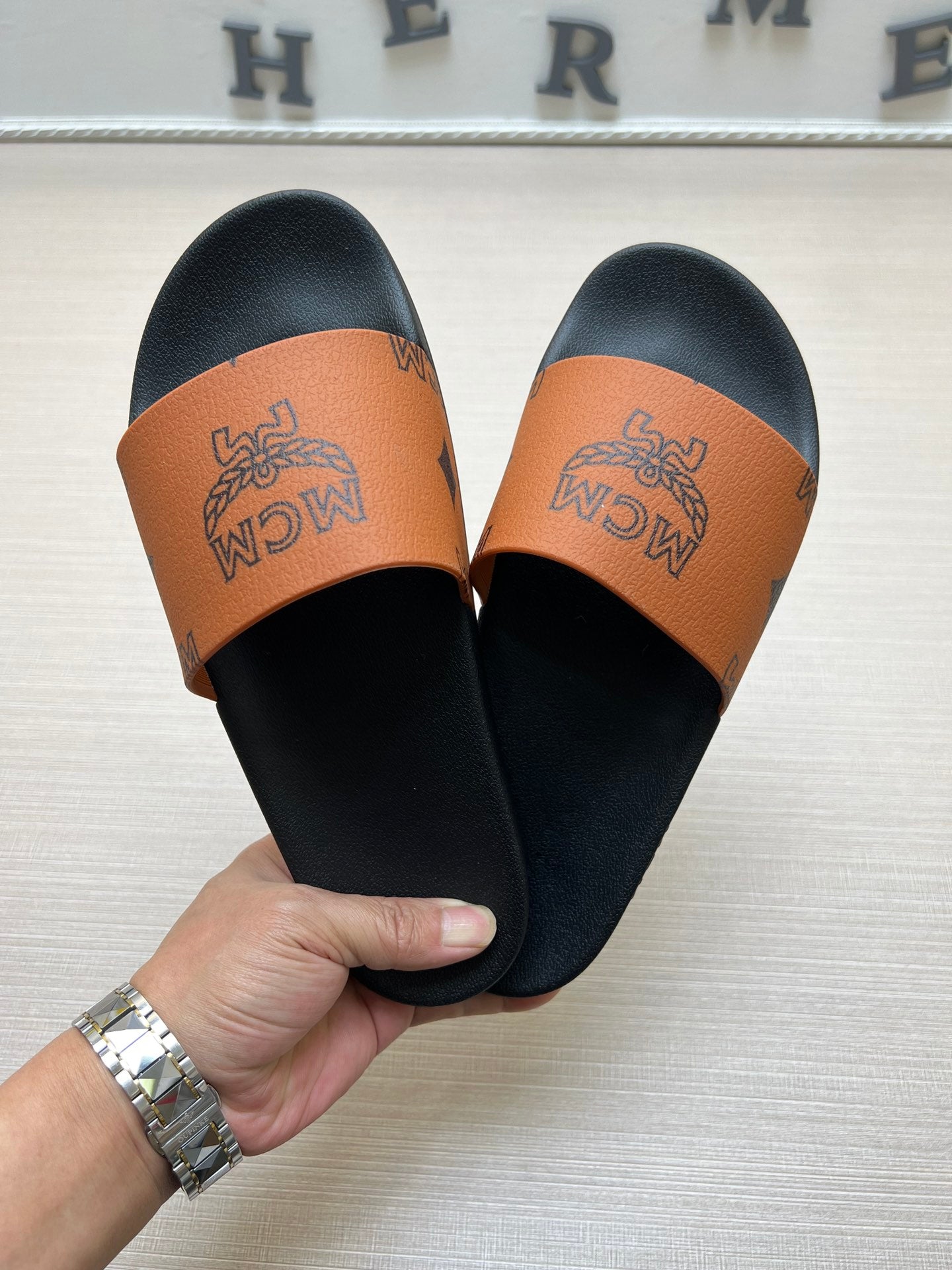 54M43ZDE Stylish slippers