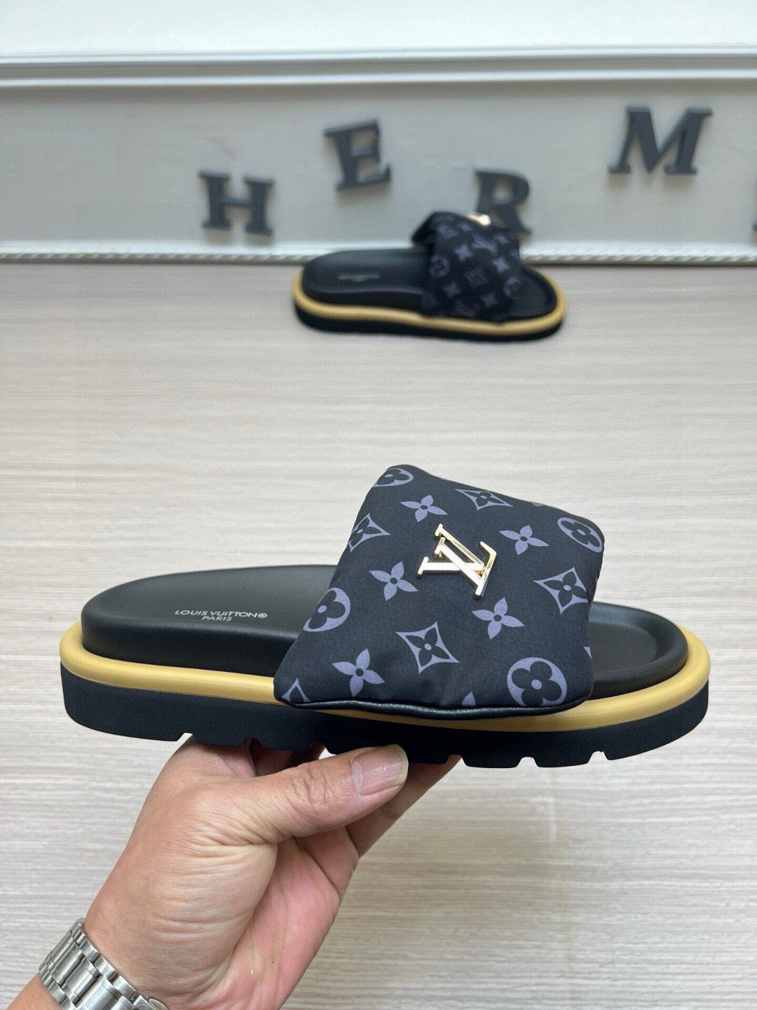 5QE10ZDE Stylish Slippers
