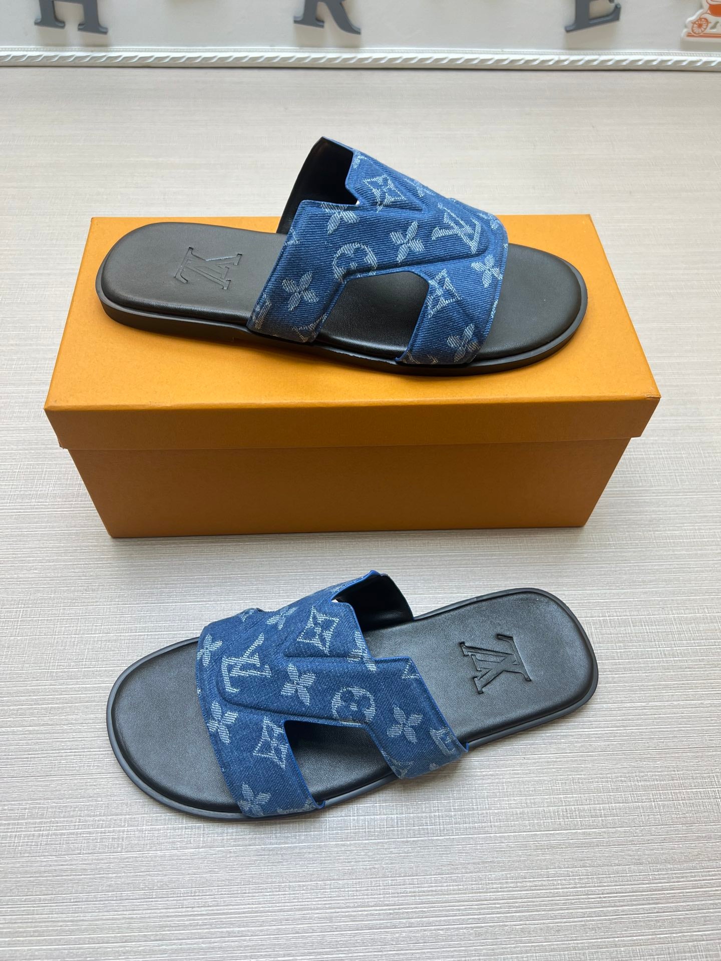 54E32ZDE Stylish slippers