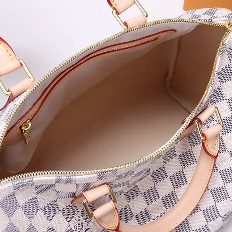 2E17BDE Stylish leather bag