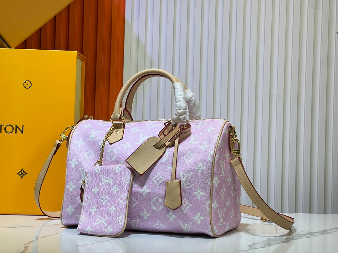 155XE16BDE Stylish leather bag