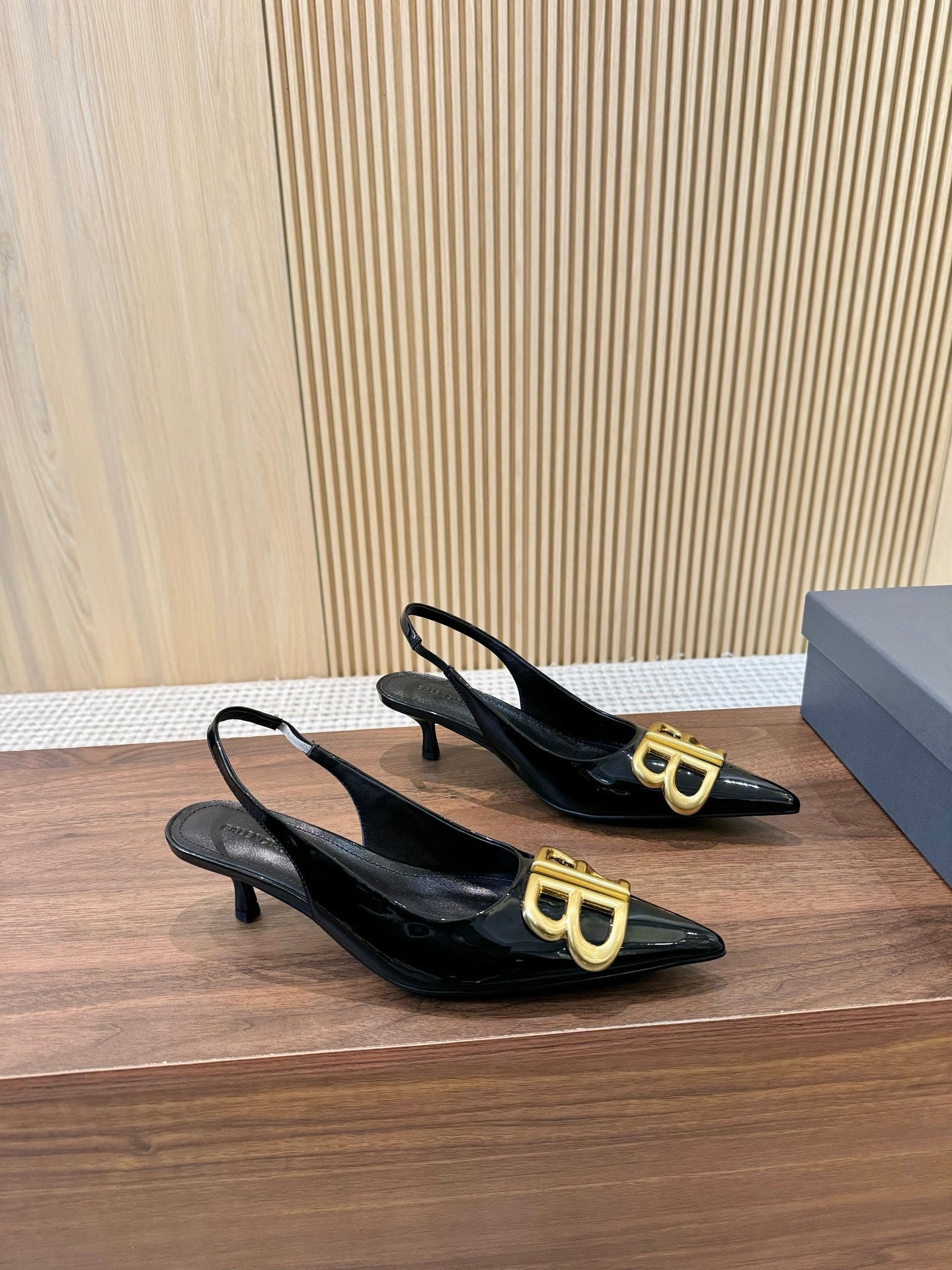 255QJ45ZDE Stylish leather High heels