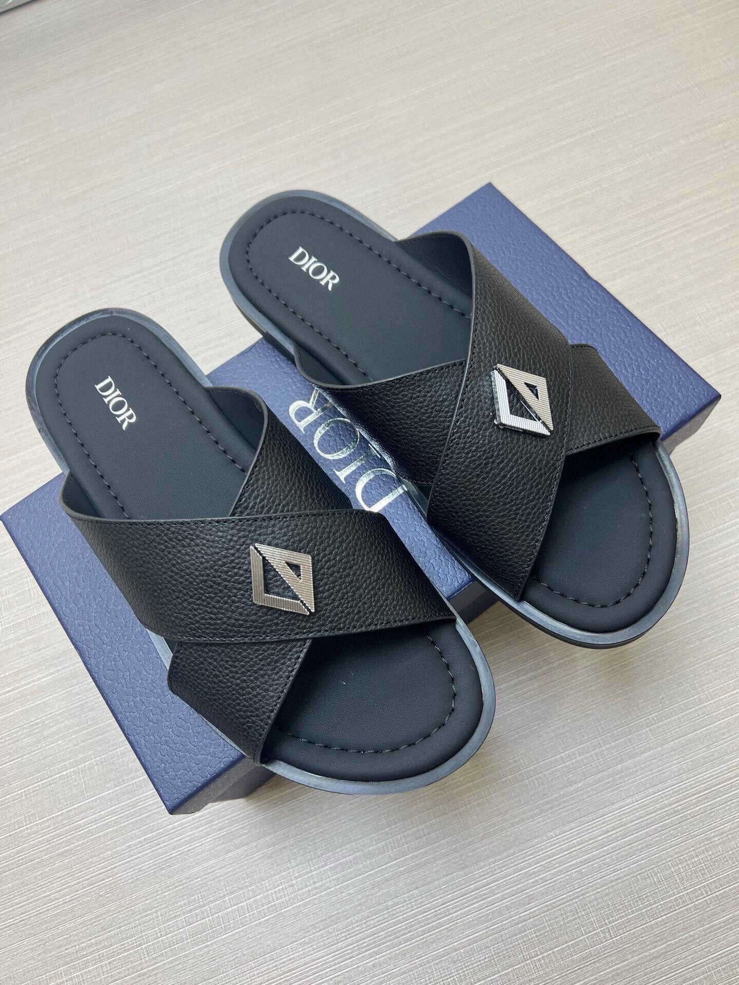 535ZD307ZDE Stylish Slippers