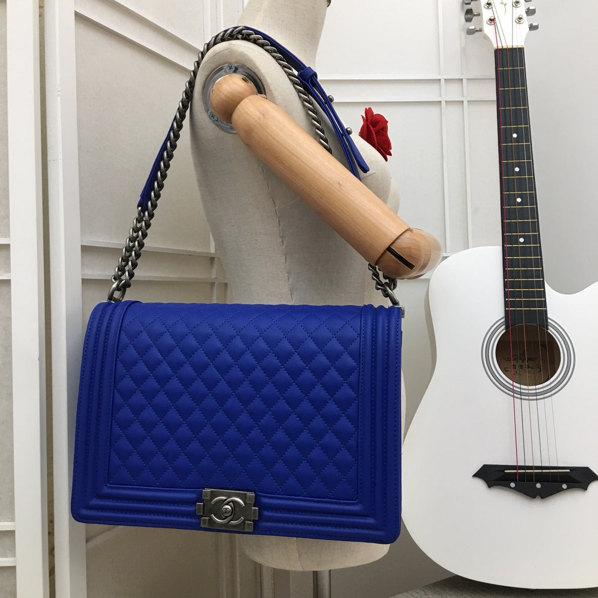 5C60BDE Stylish leather bag
