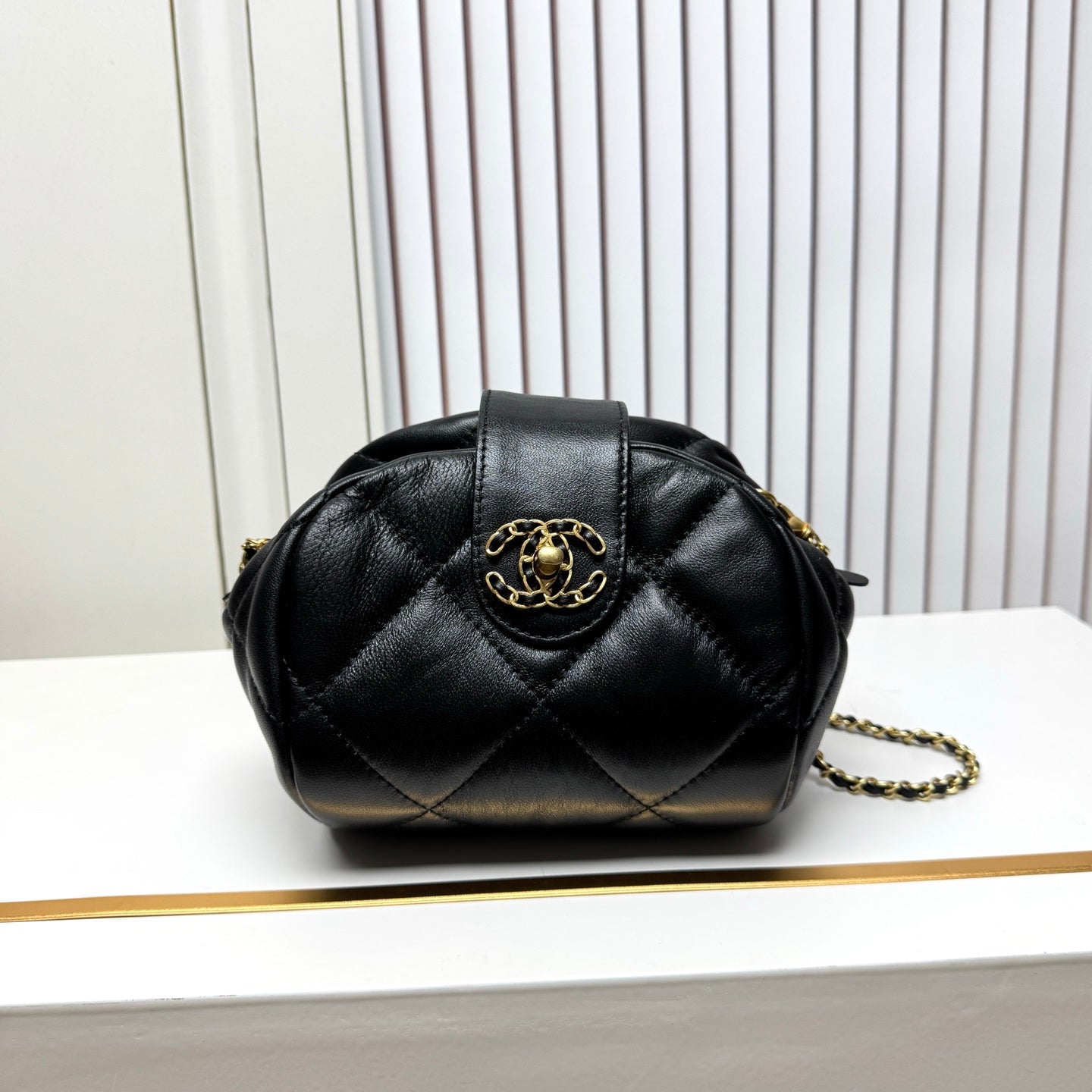 15RC49BDE Stylish leather bag