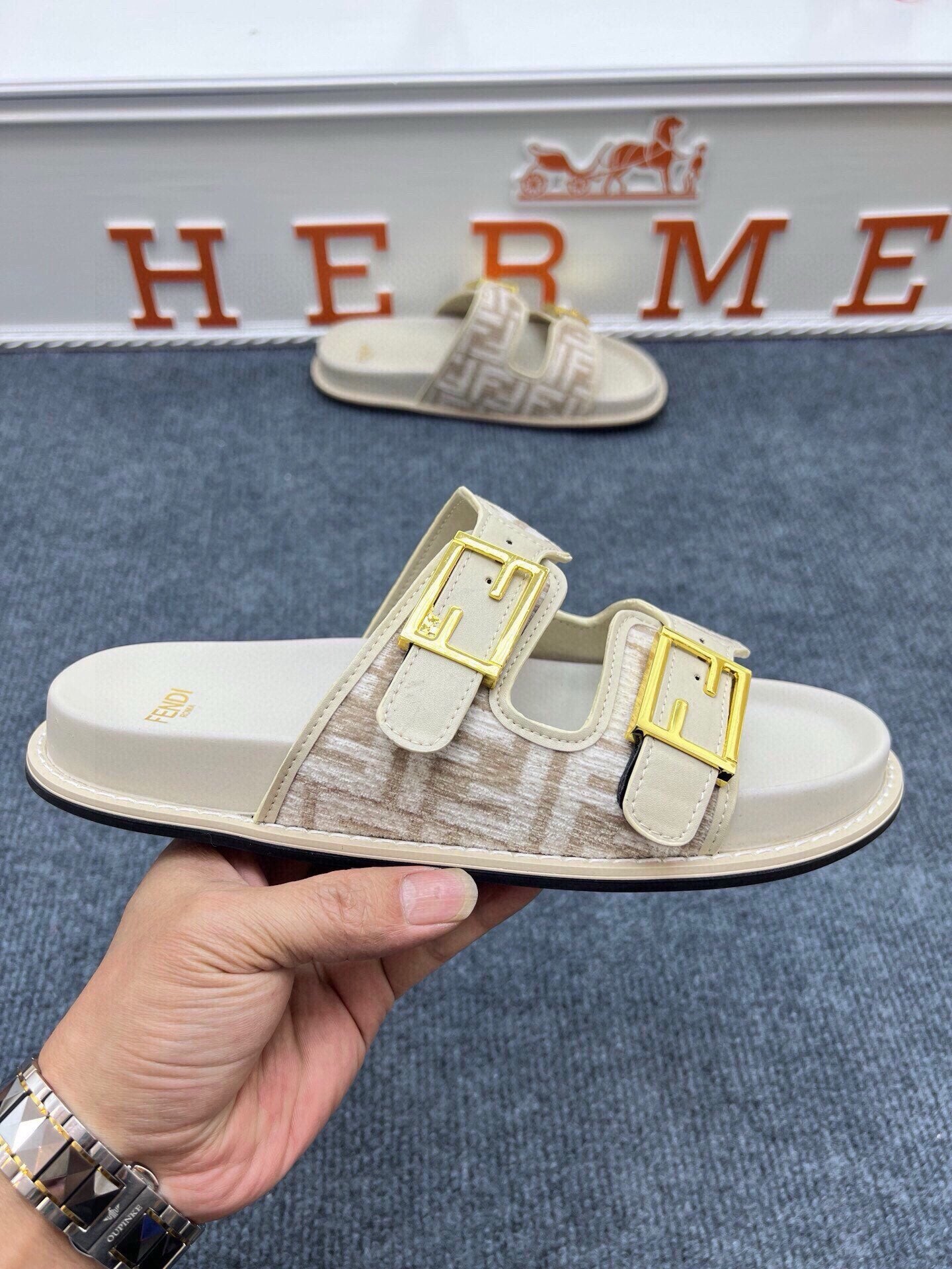 54F38ZDE Stylish slippers