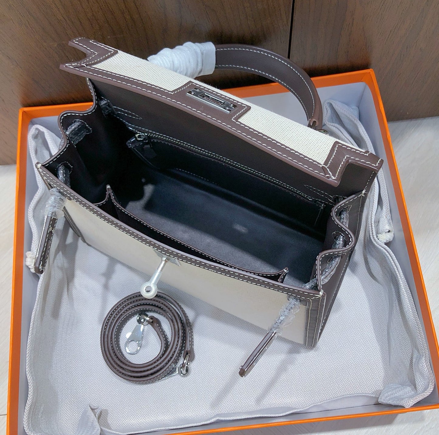 15RH119BDE Stylish leather bag