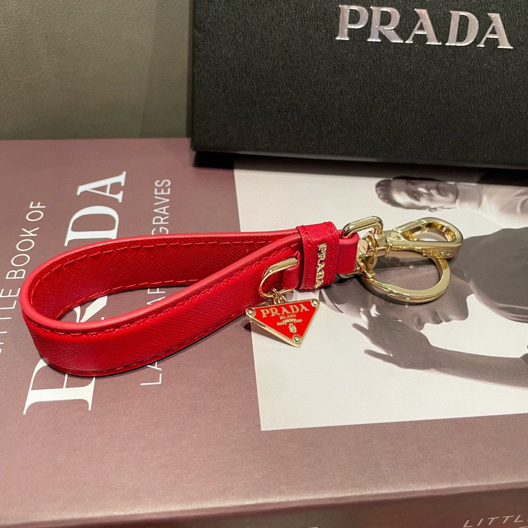 14PD55ADE Stylish key closure