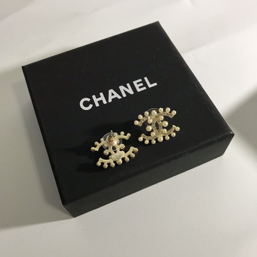 14C800EDE Stylish Earrings