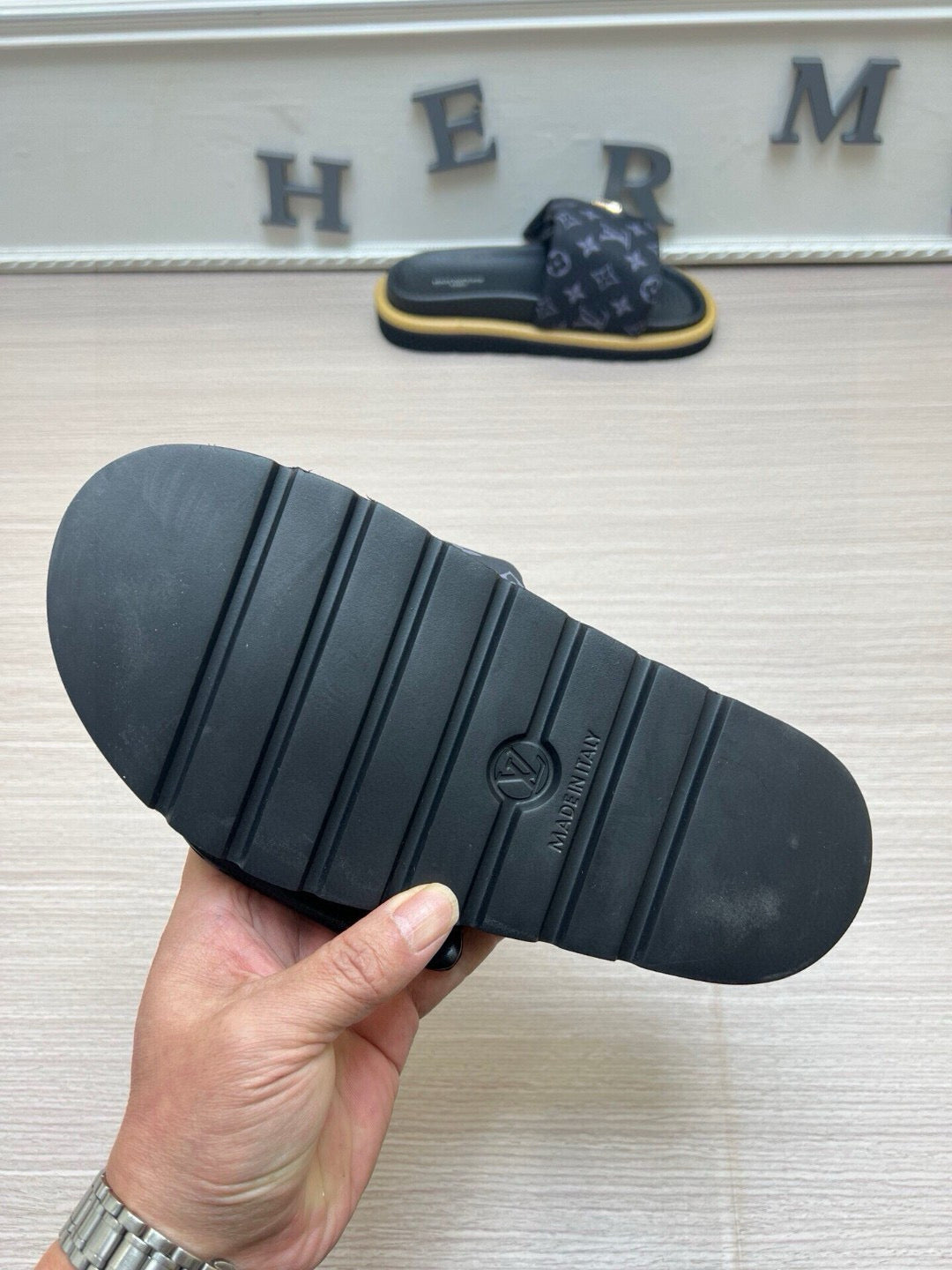5QE10ZDE Stylish Slippers