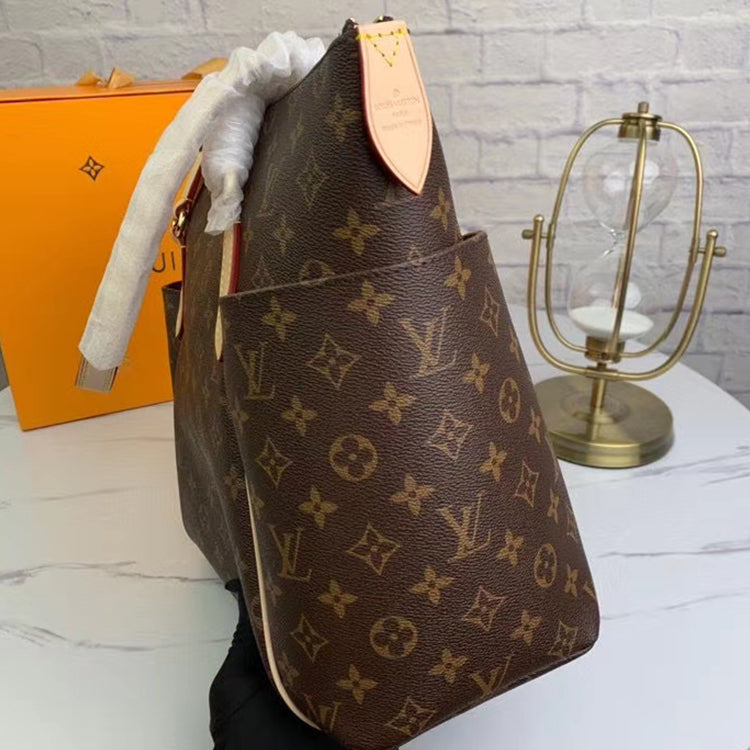 2E108BDE Stylish leather bag