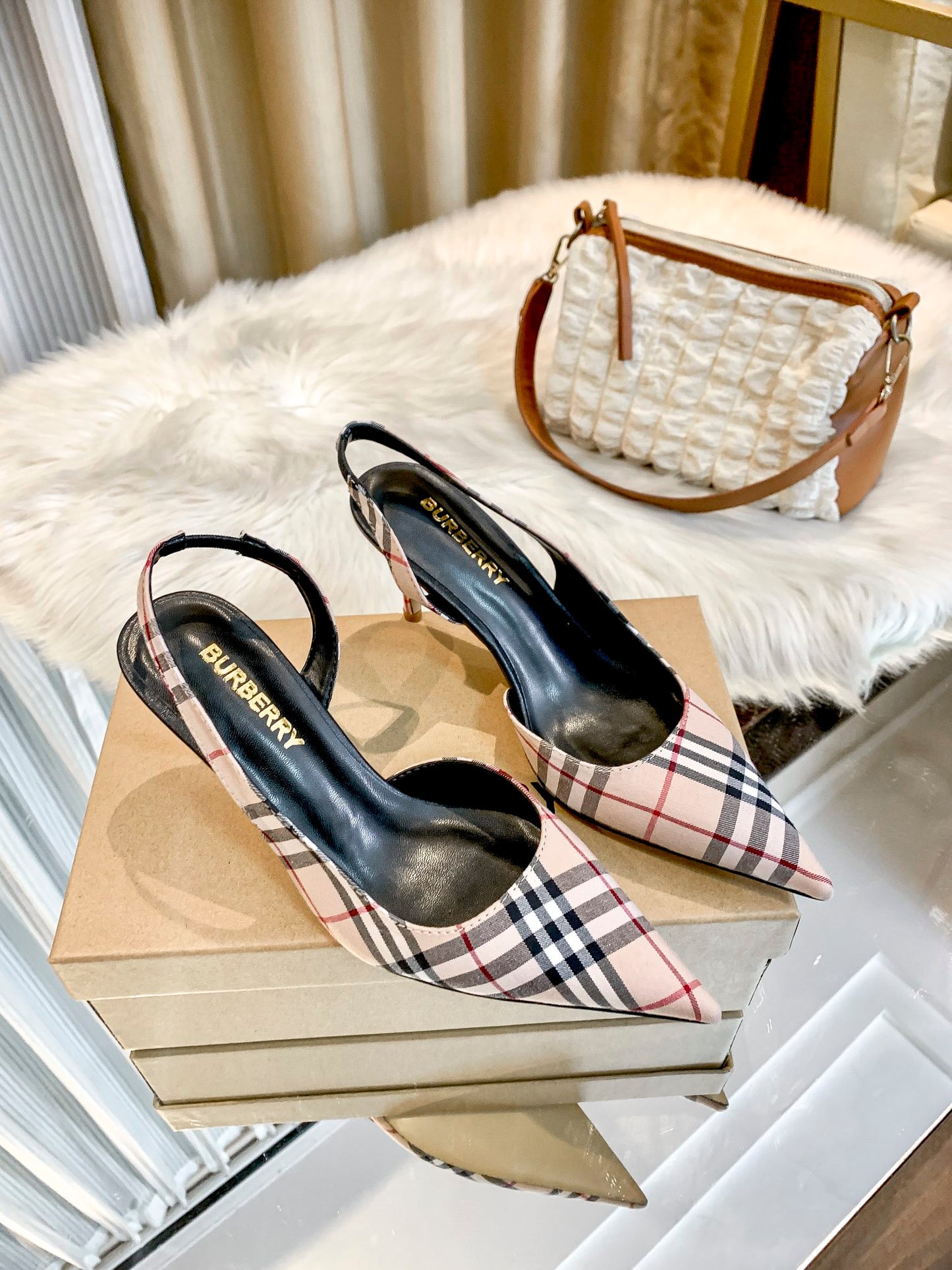 1WR261ZDE Stylish High heels