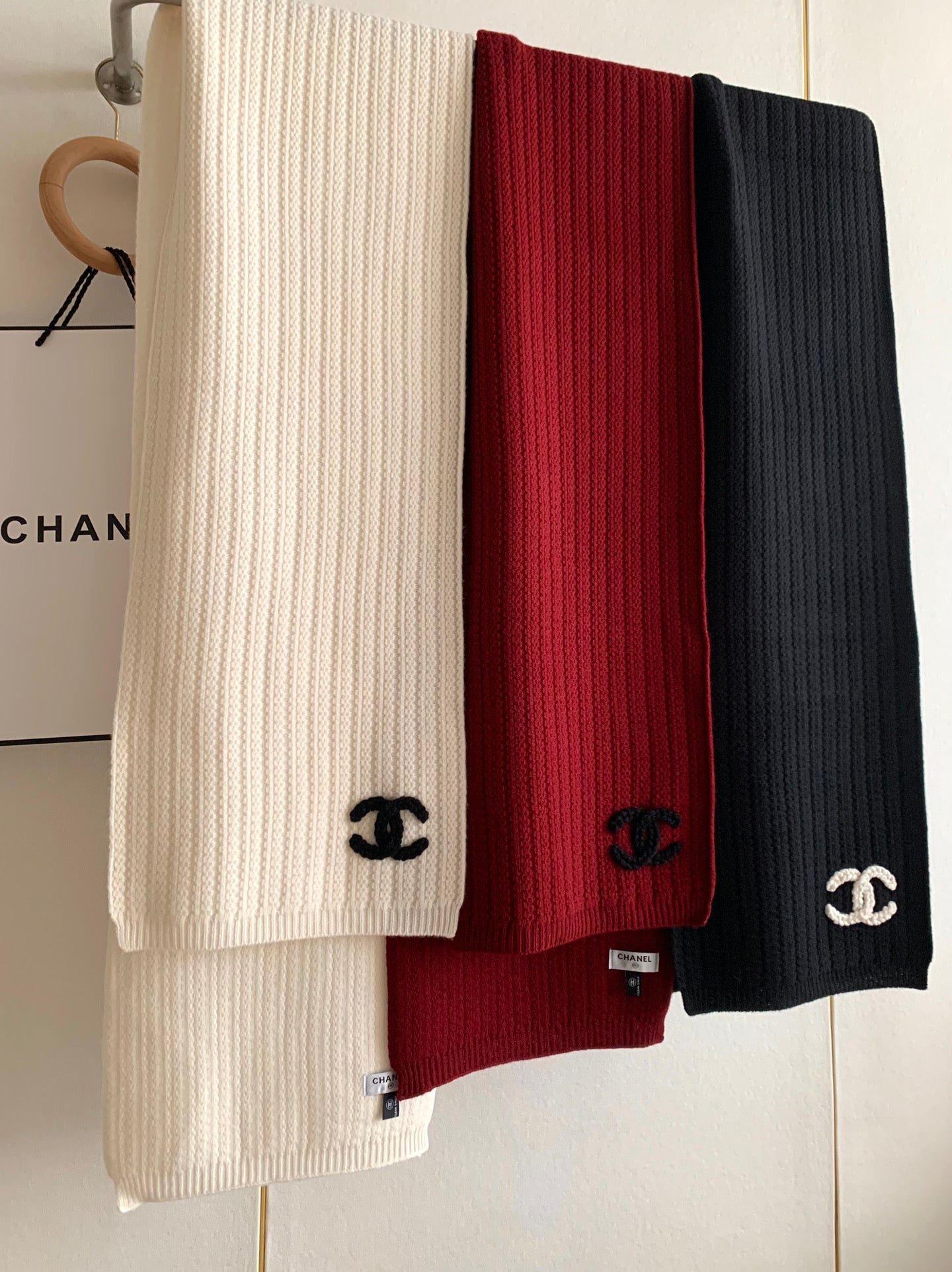 185ZC81WDE Stylish Winter Scarves
