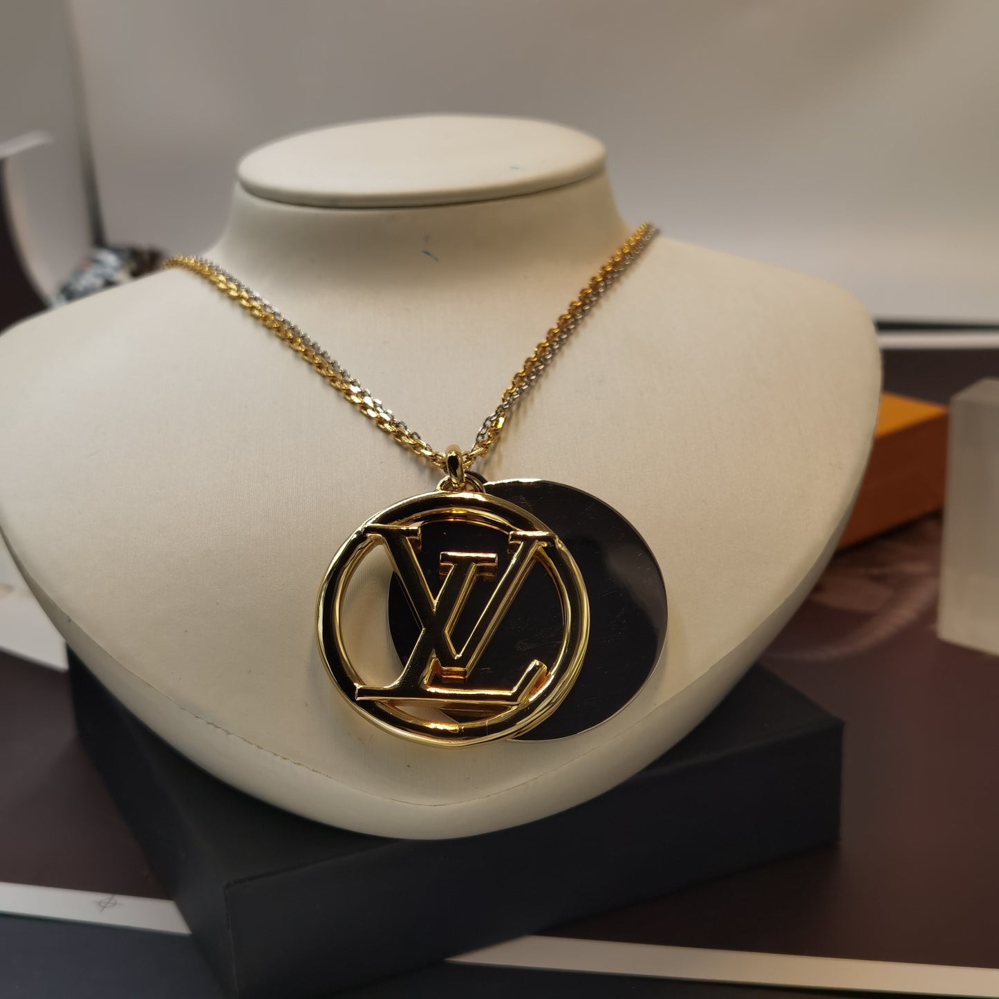 1NC215XDE Stylish Necklaces