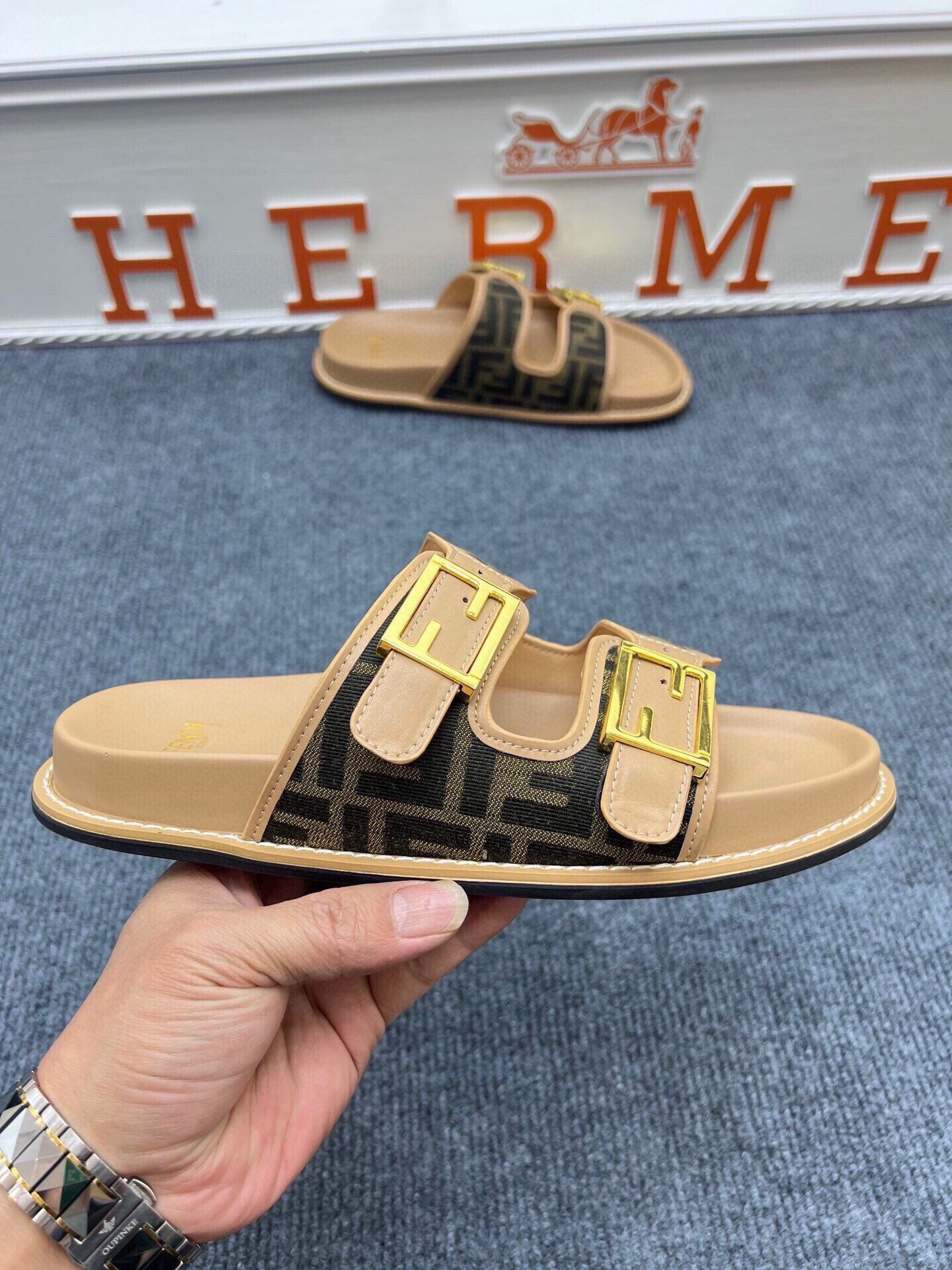 54F38ZDE Stylish slippers