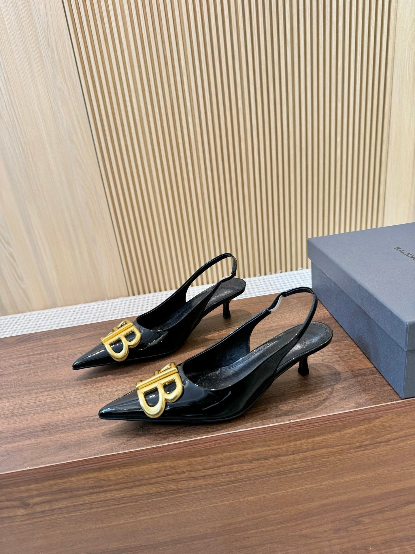 255QJ45ZDE Stylish leather High heels