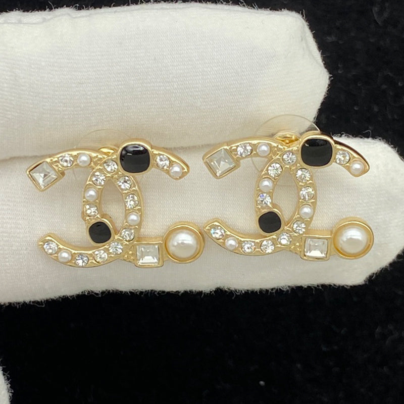 14C701EDE Stylish Earrings