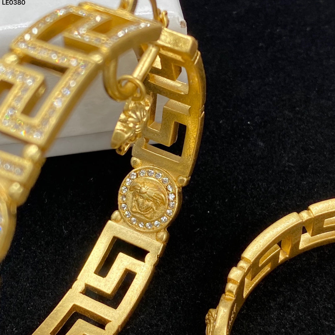 14V212EDE Stylish Earrings