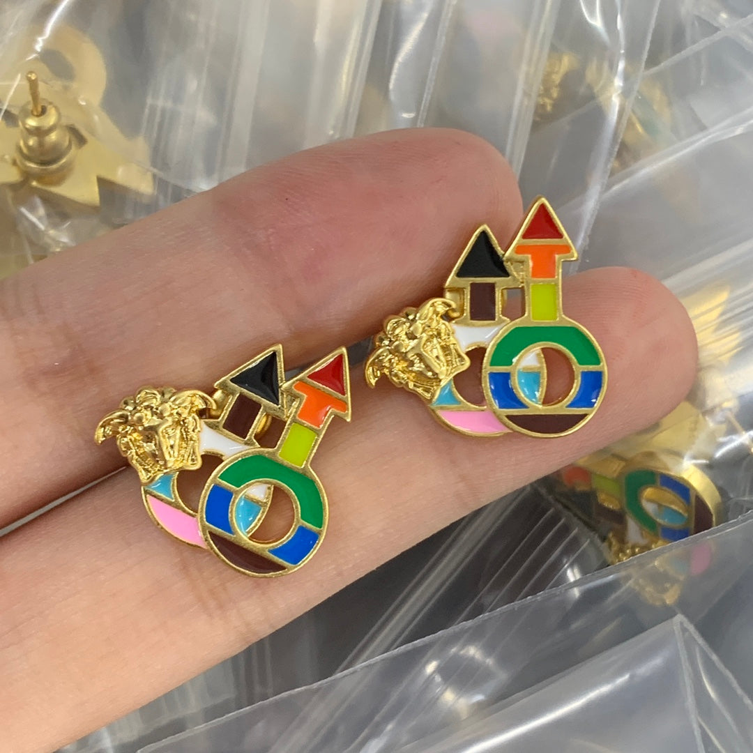 84V4EDE Stylish Earrings