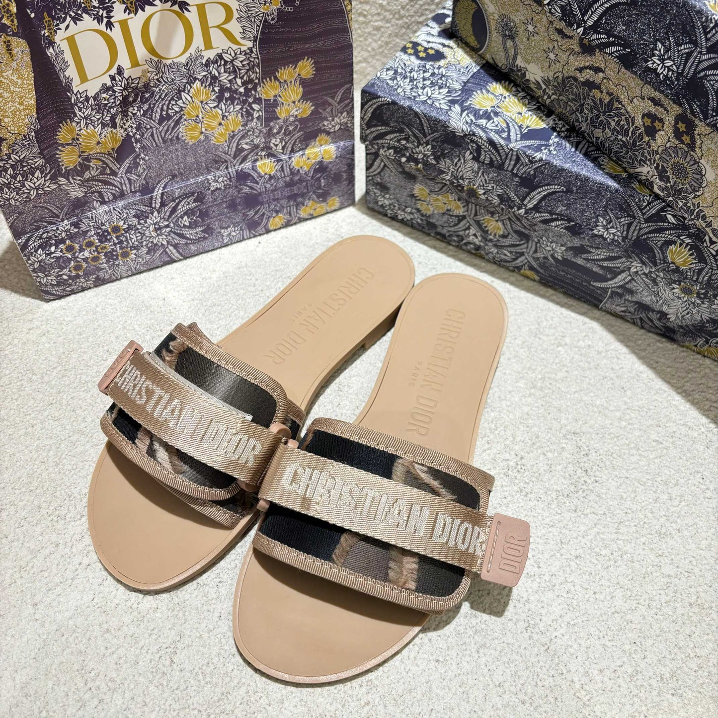 14D17ZDE Stylish slippers