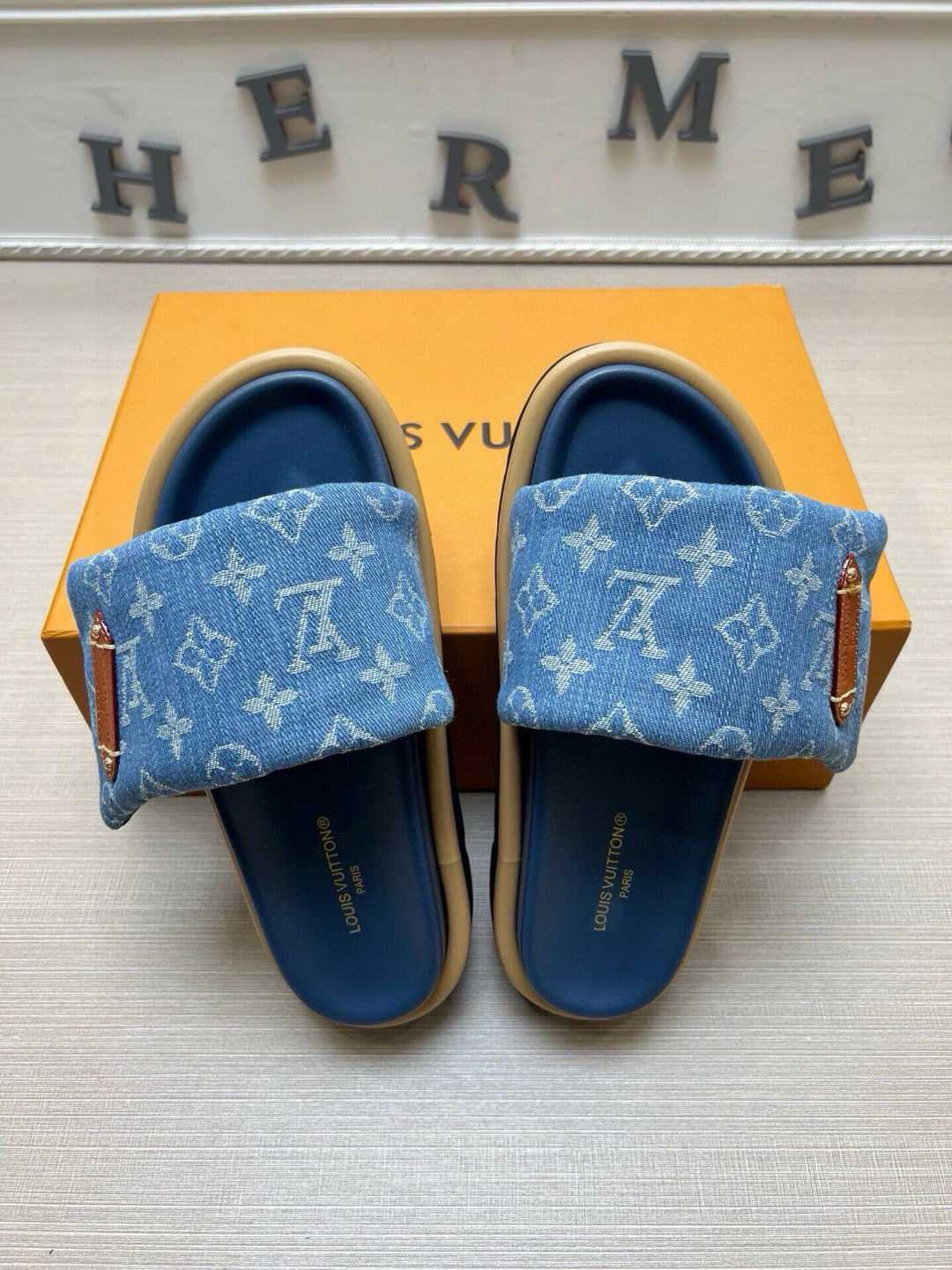 5QE8ZDE Stylish Slippers