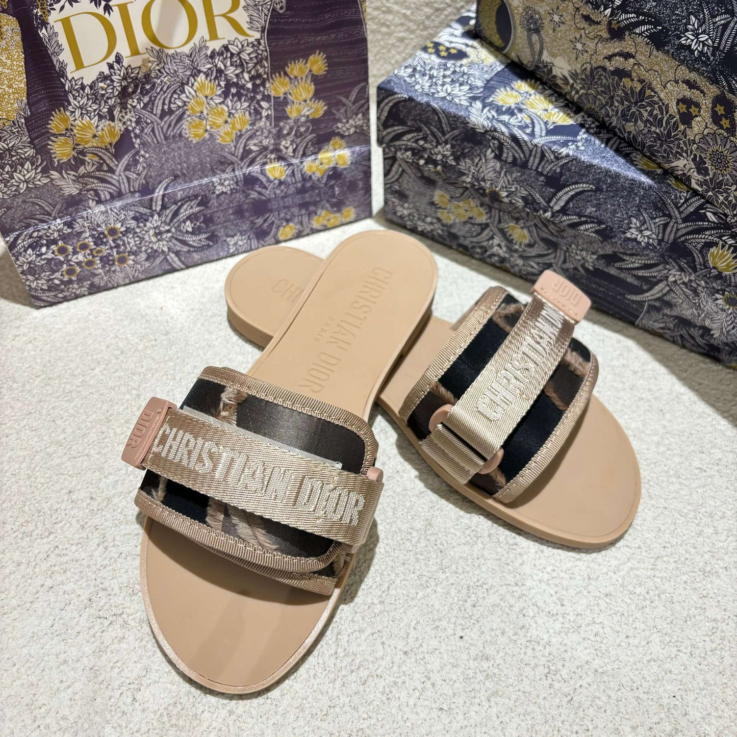 14D17ZDE Stylish slippers