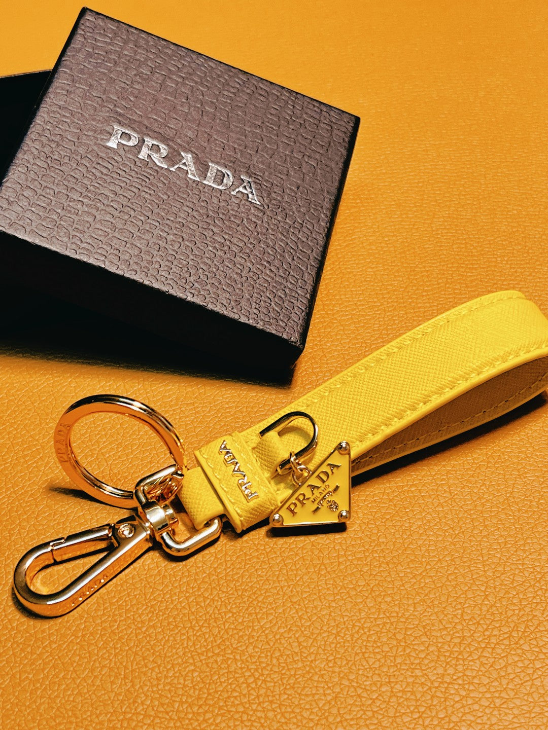 14PD27ADE Stylish key closure