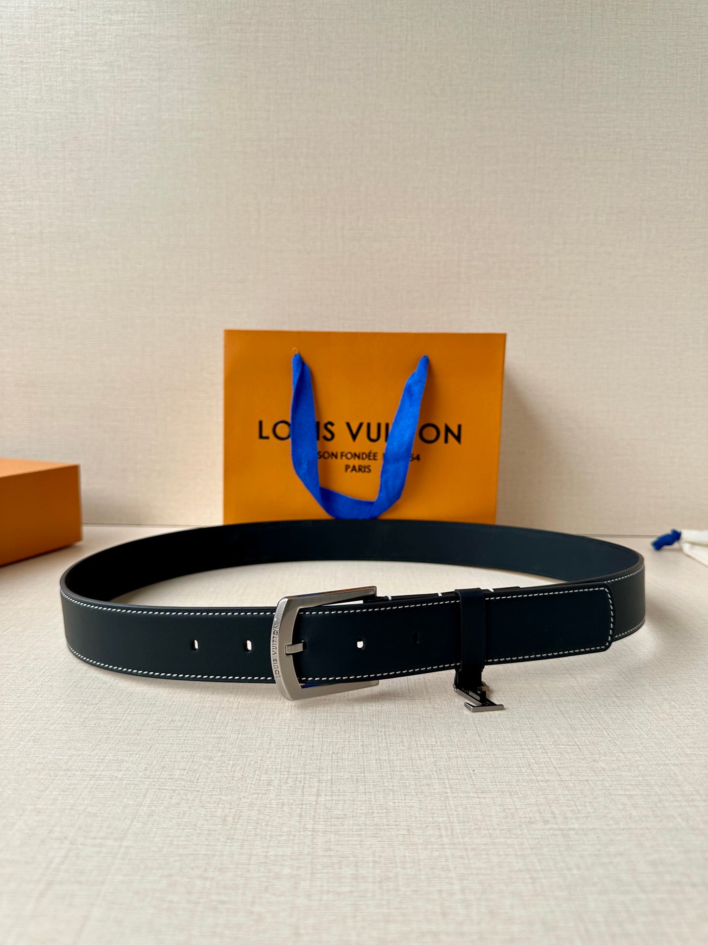 1WE161PDE Stylish High quality belt With full package