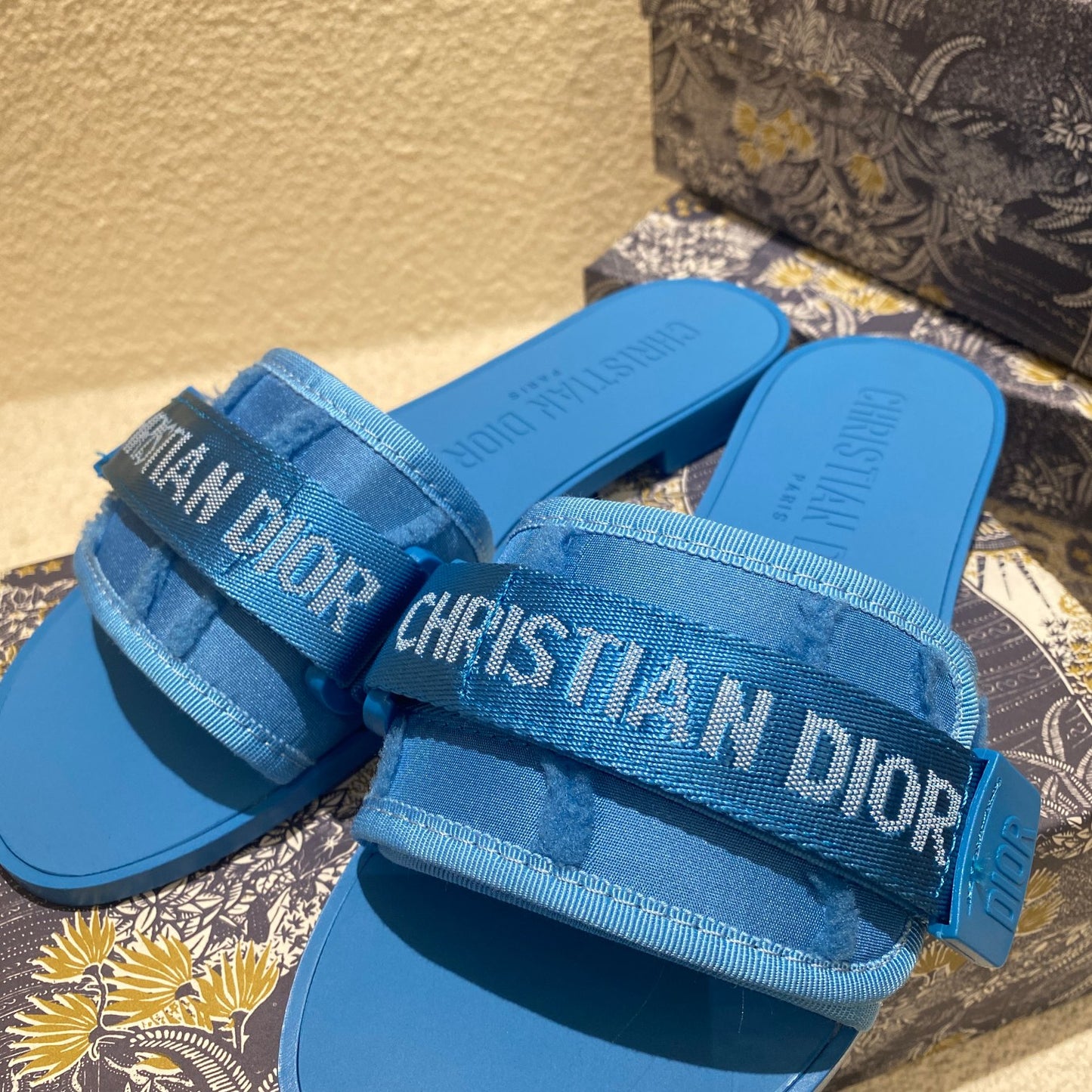 14D16ZDE Stylish slippers