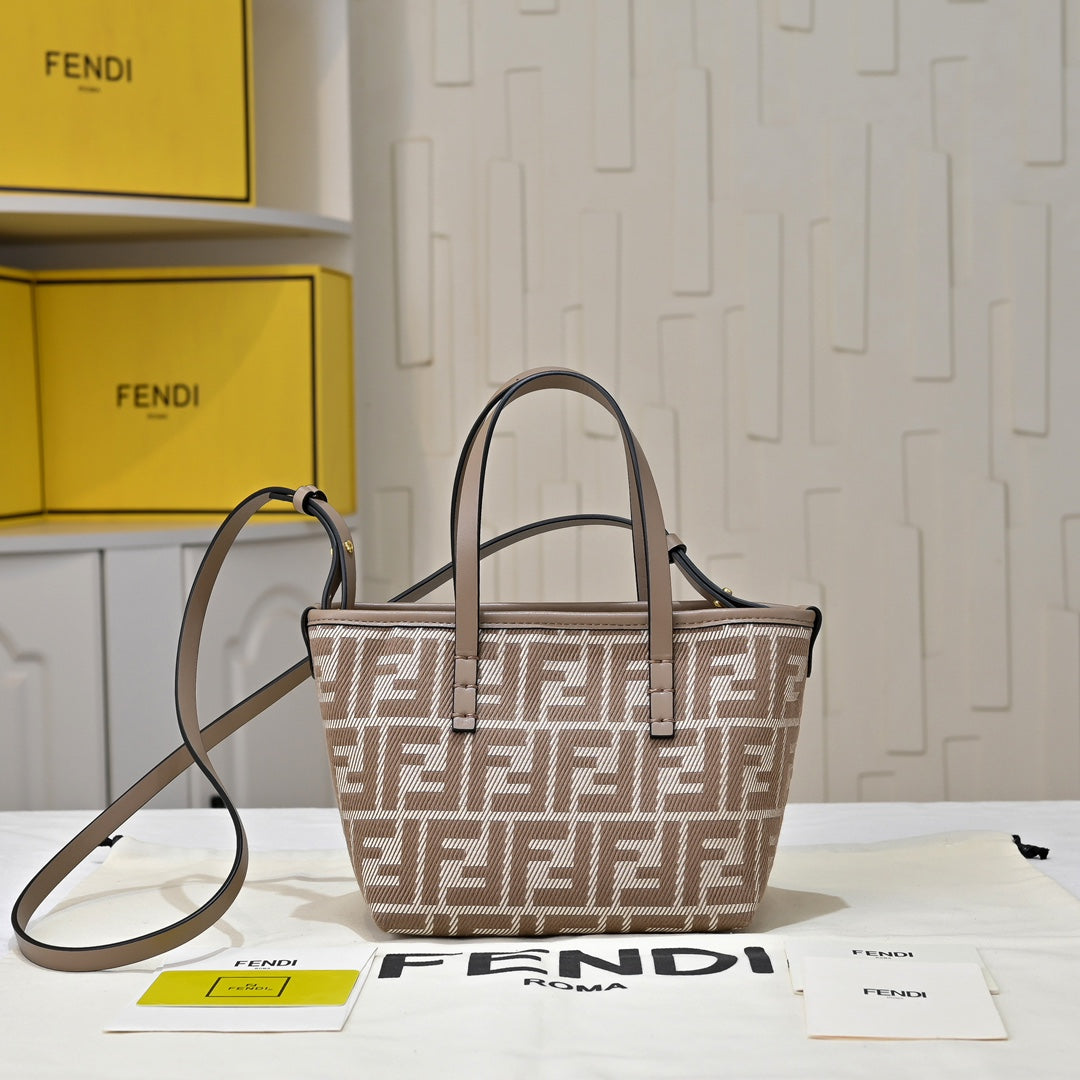 15RF7BDE Stylish leather bag
