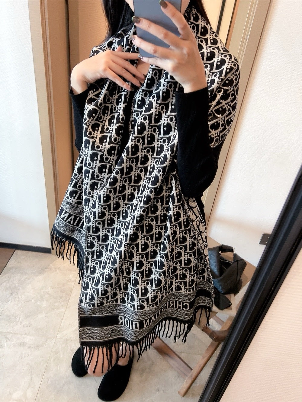 185ZD7WDE Stylish Winter Scarves