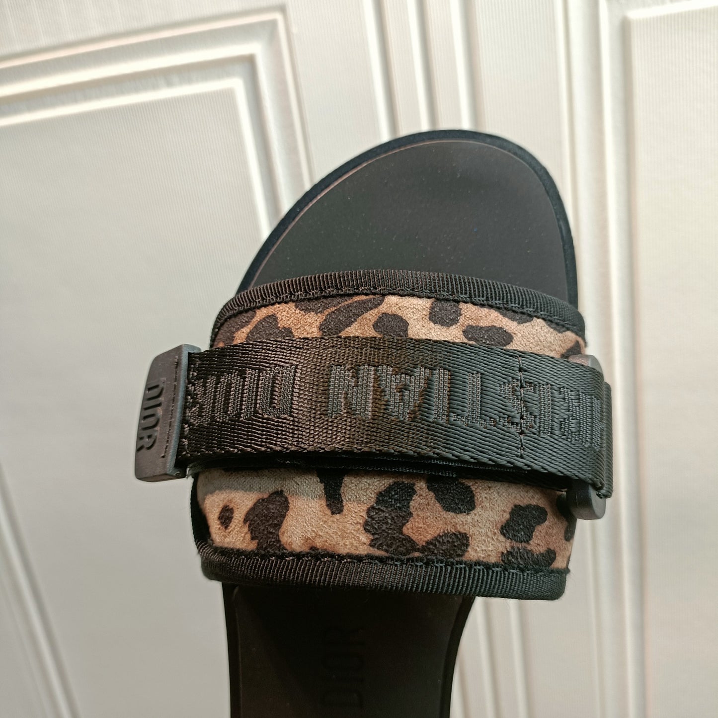 14D20ZDE Stylish Slippers